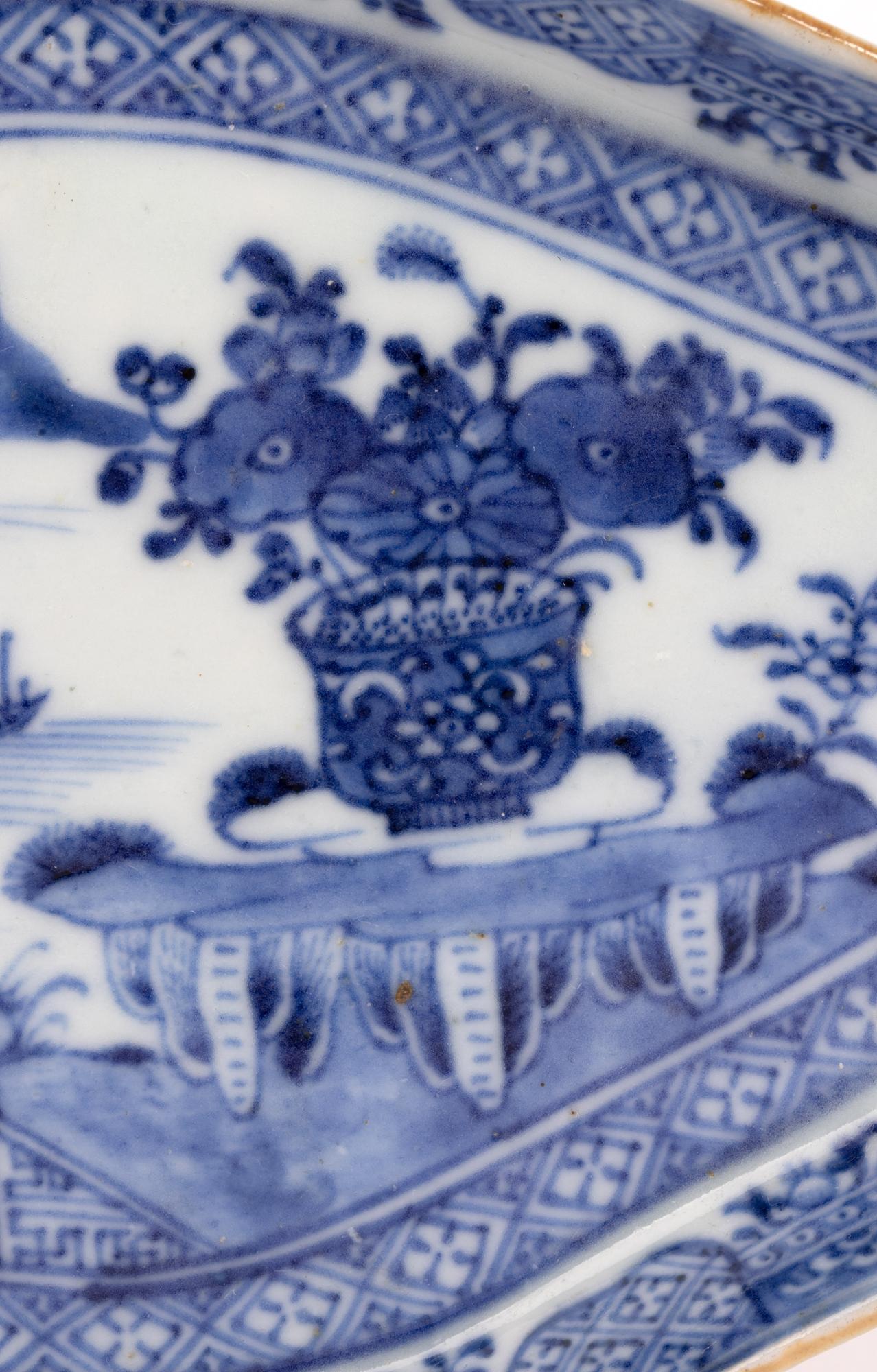 Chinese Qianlong Blue & White Water Landscape Porcelain Serving Dish In Good Condition In Bishop's Stortford, Hertfordshire