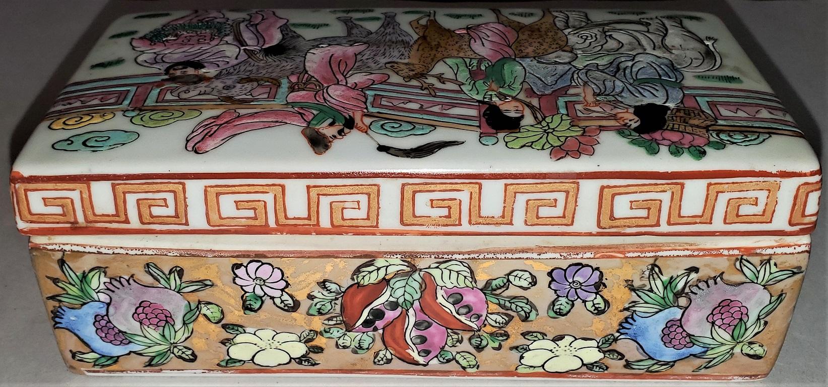 Chinese Famille Rose Lidded Porcelain Trinket Box 2