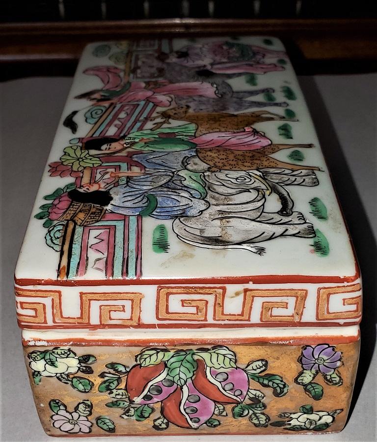 Chinese Famille Rose Lidded Porcelain Trinket Box 3