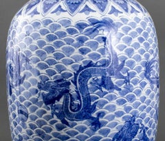 Vaso di porcellana cinese con motivo a drago con marchio Qianlong