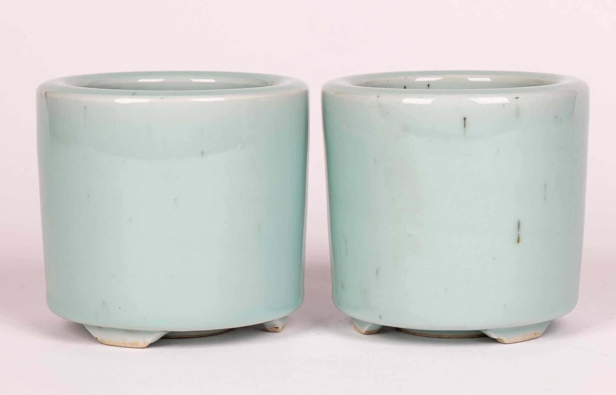 Chinese Qianlong Mark Pair Celadon Glazed Porcelain Brush Pots In Good Condition For Sale In Bishop's Stortford, Hertfordshire