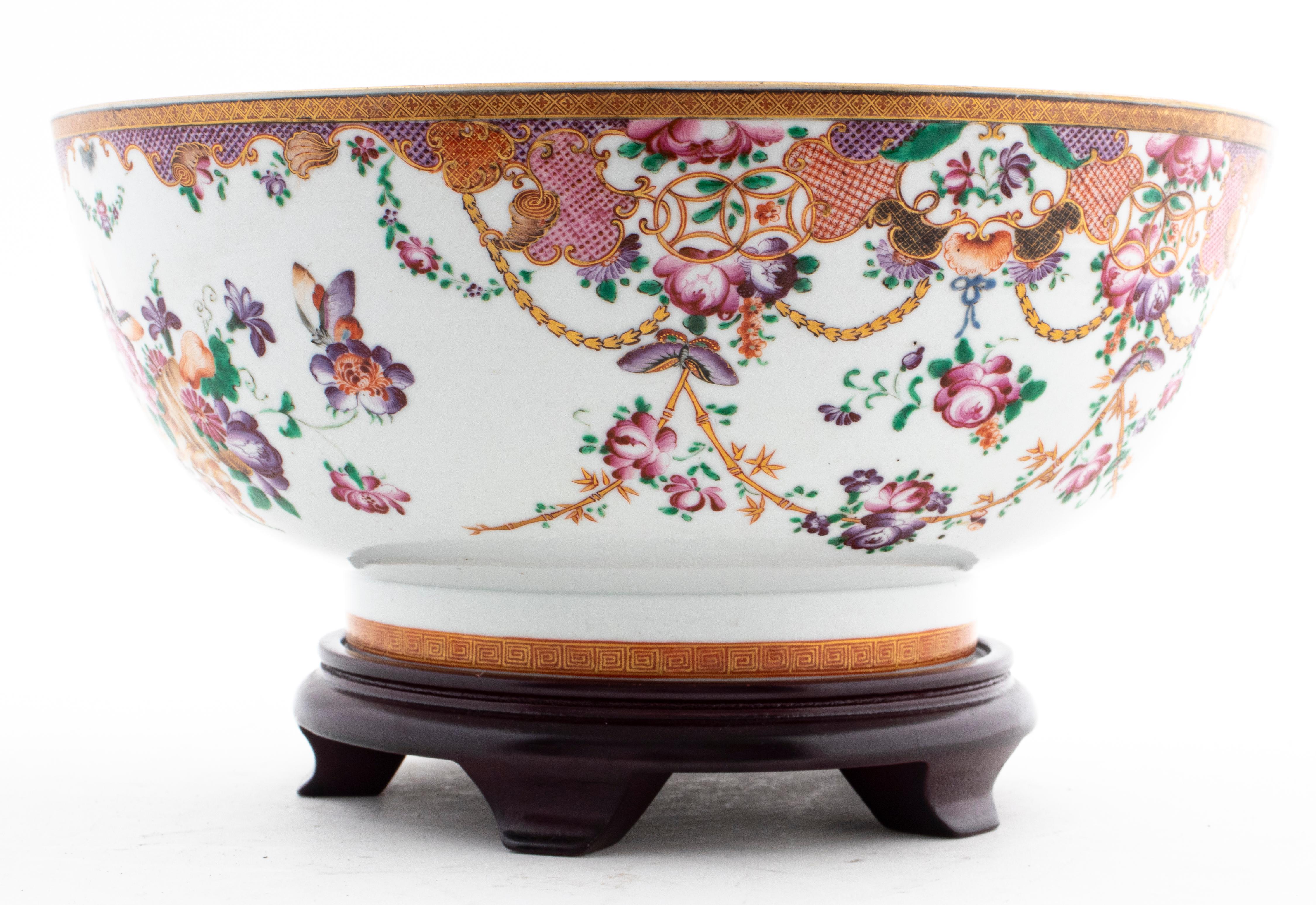 Chinese Qianlong Period Porcelain Punch Bowl In Good Condition In New York, NY