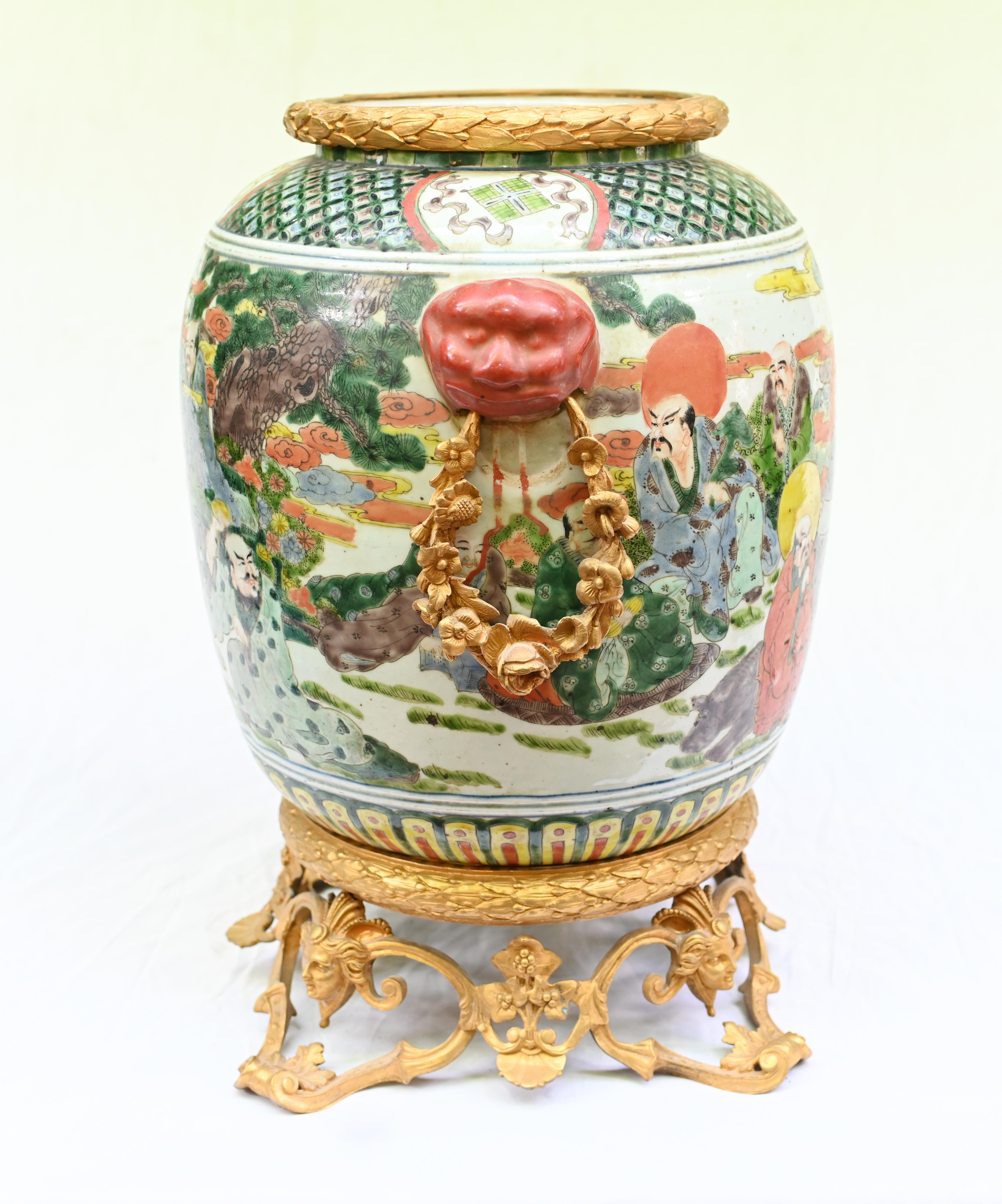 Chinesische Qianlong-Porzellanurne, Französisch, vergoldete Beschläge 1910 im Angebot 7