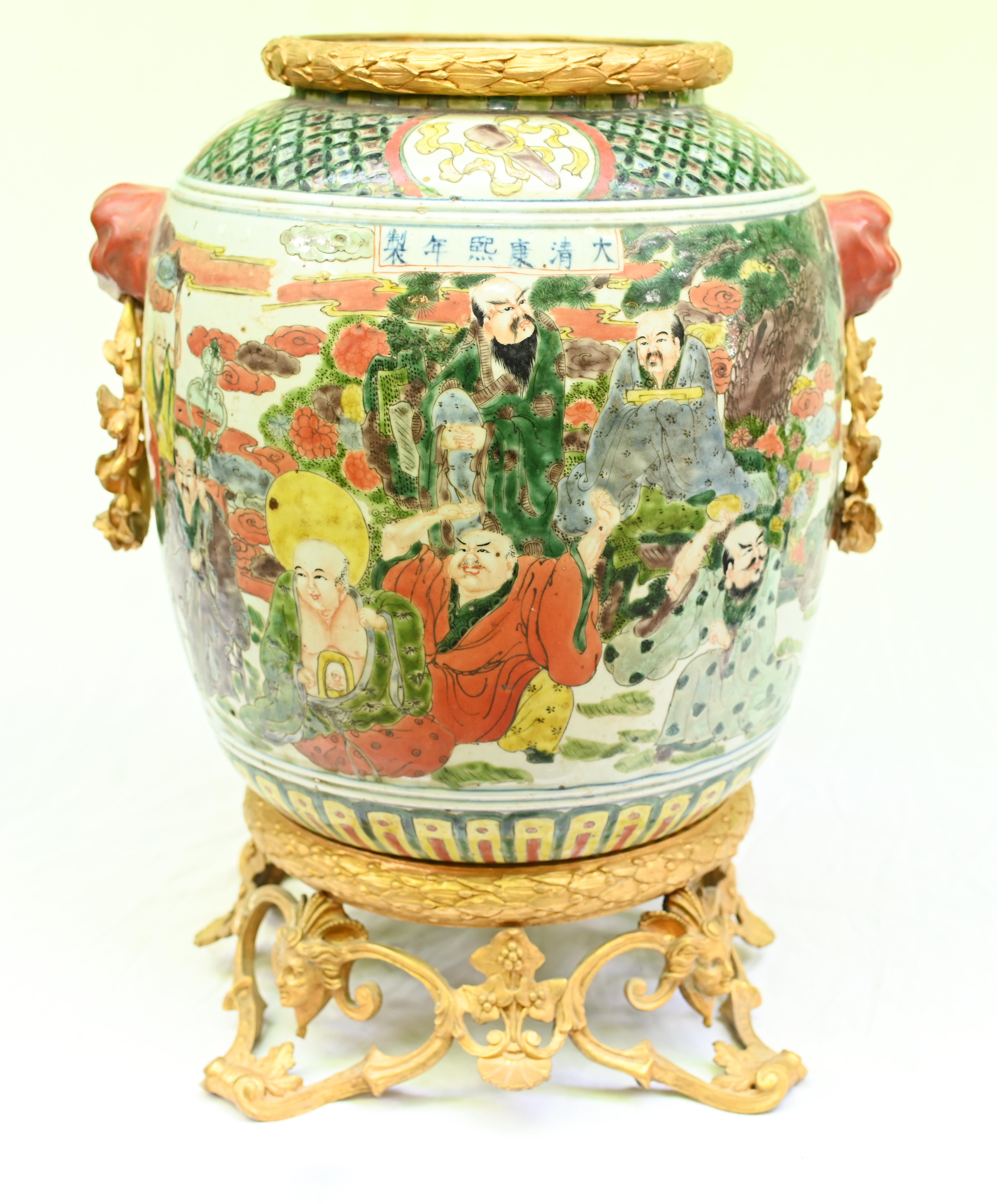 Chinesische Qianlong-Porzellanurne, Französisch, vergoldete Beschläge 1910 im Angebot 8
