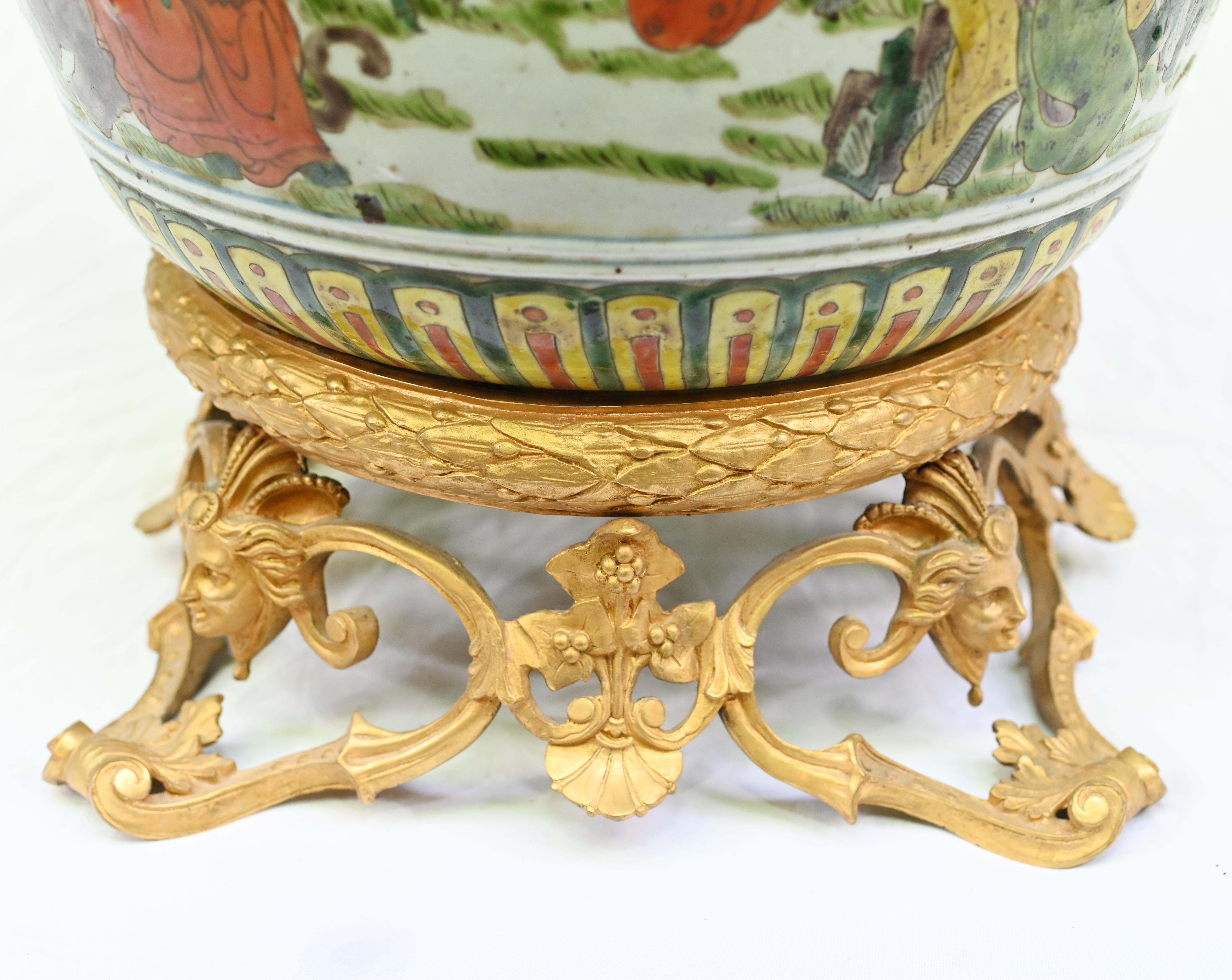 Chinese Qianlong Porcelain Urn French Gilt Mounts 1910 For Sale 1