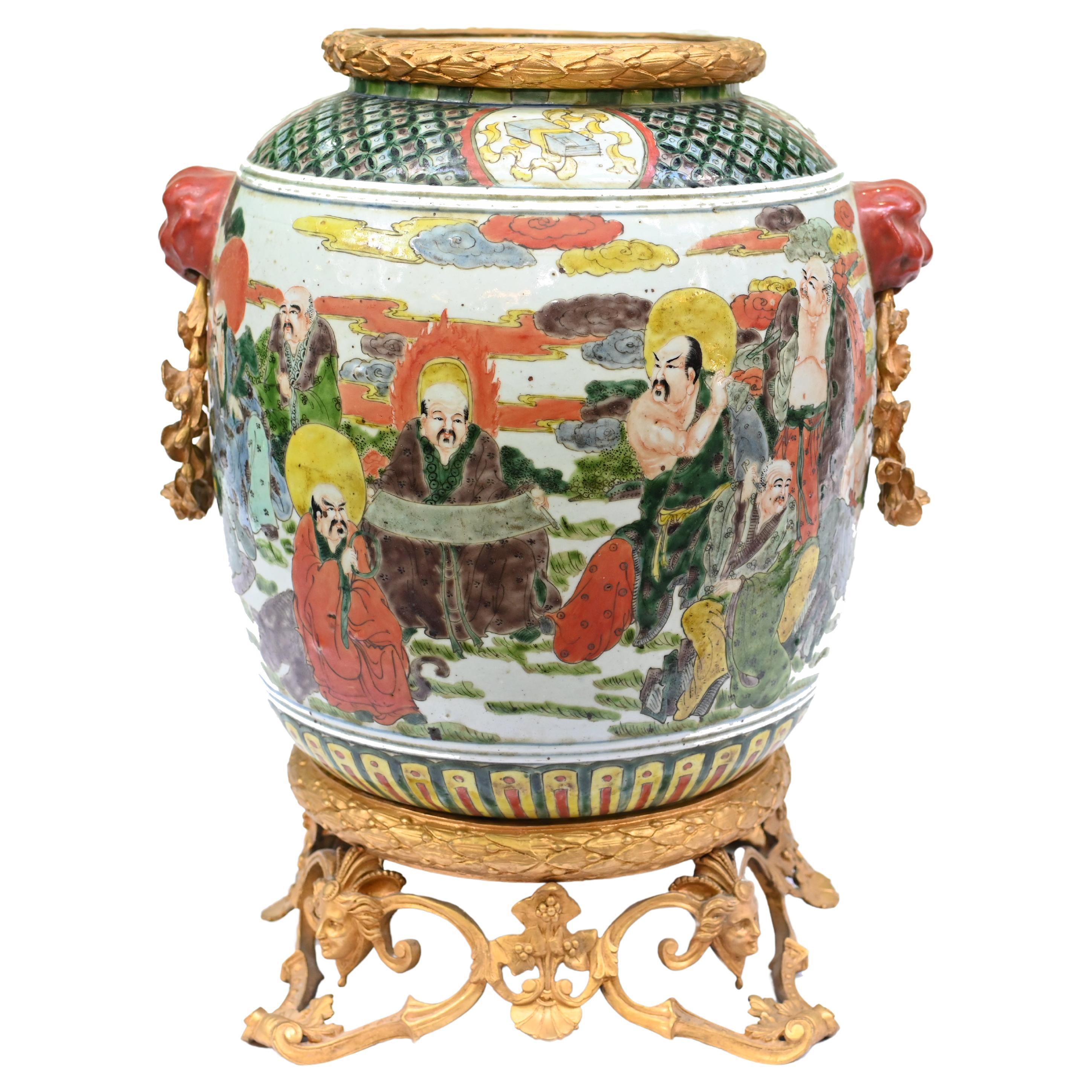 Urne chinoise Qianlong en porcelaine, montures dorées françaises, 1910