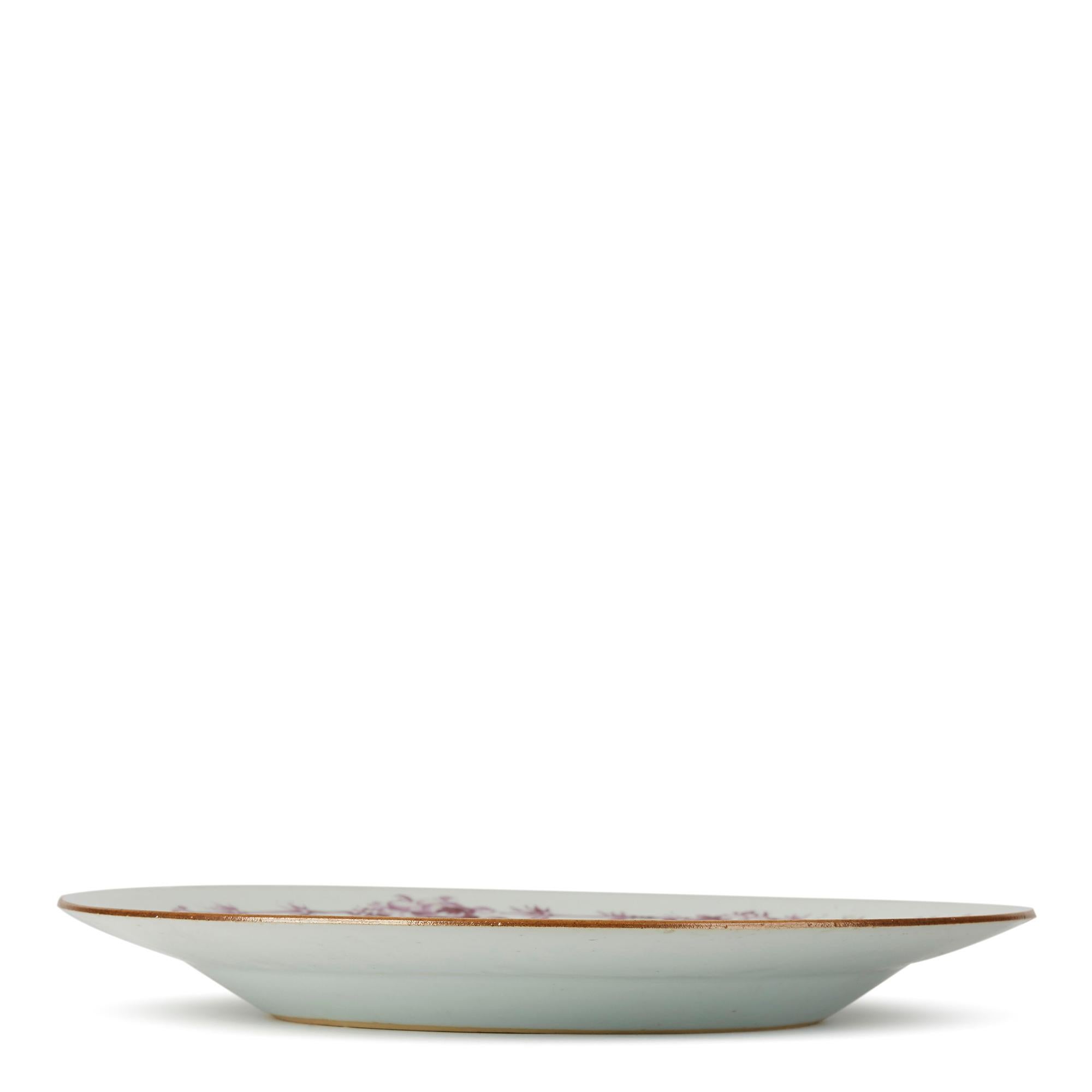 Chinois Assiette en porcelaine décorée de plumes de Qianlong, 18ème siècle en vente