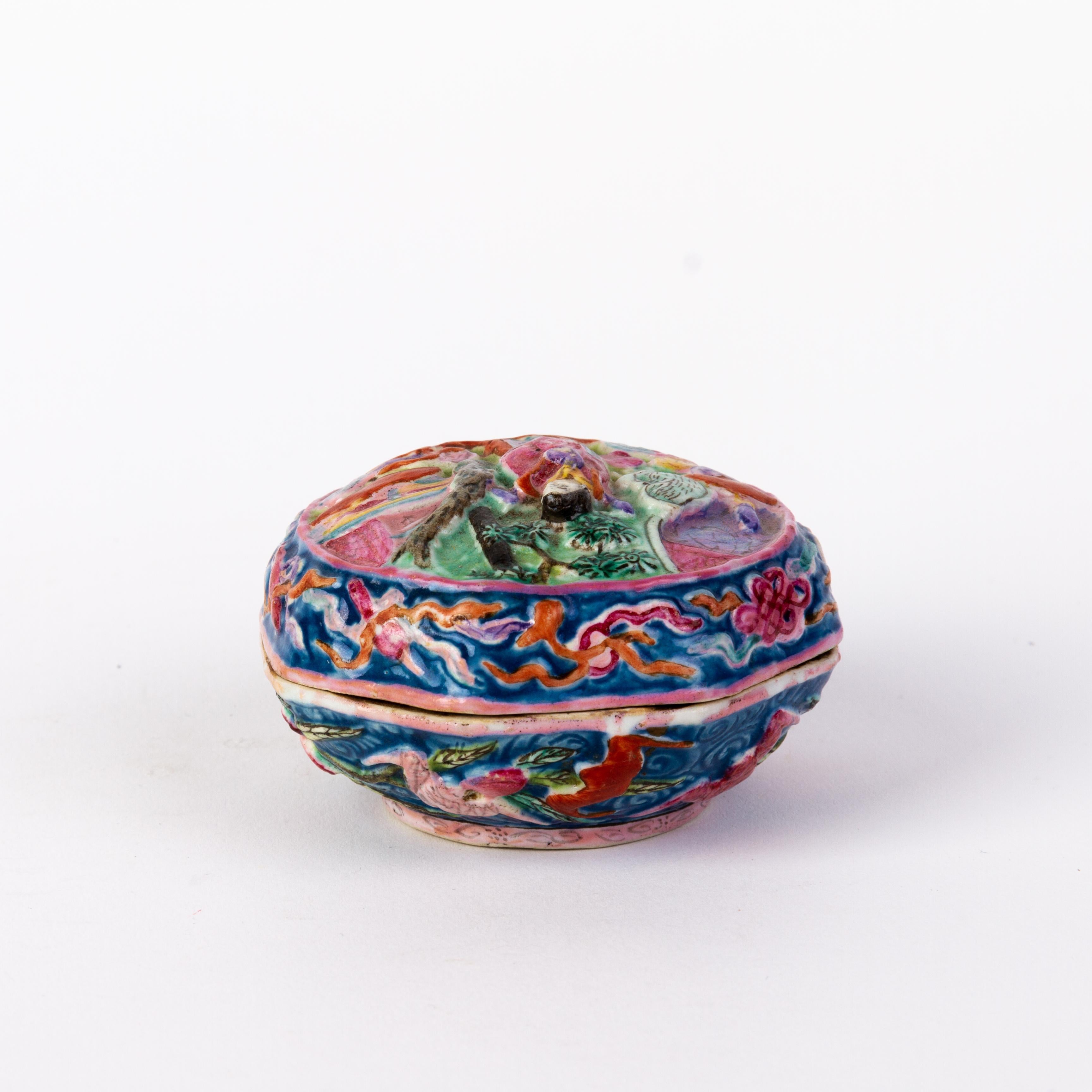 Hand-Painted Chinese Qianlong Seal Mark Famille Rose Lidded Paste Box 18th Century  For Sale