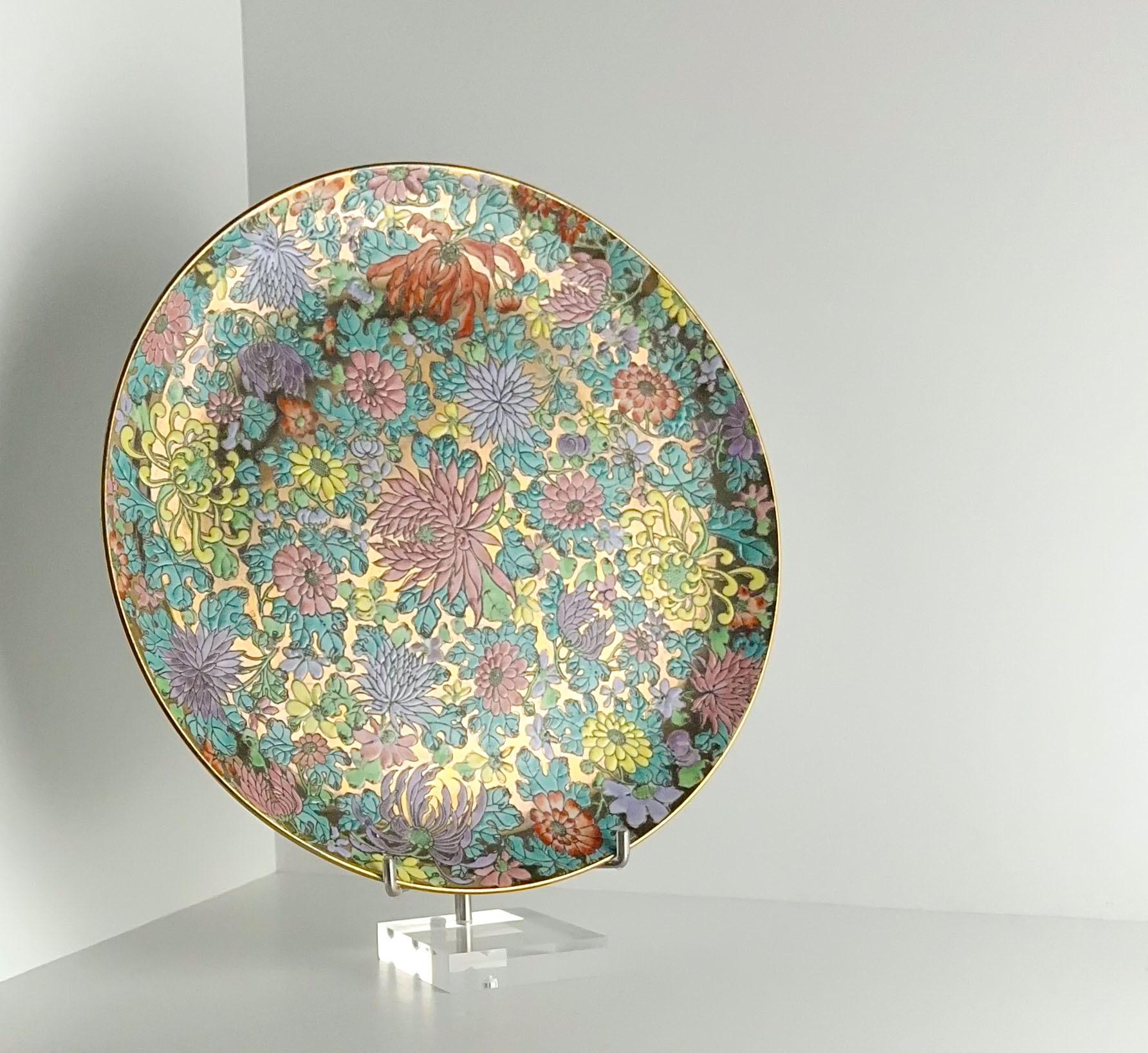 Piatto da portata decorativo cinese in stile Qianlong Mille Fleur in tonalità pastello oro In condizioni buone in vendita a Glasgow, GB