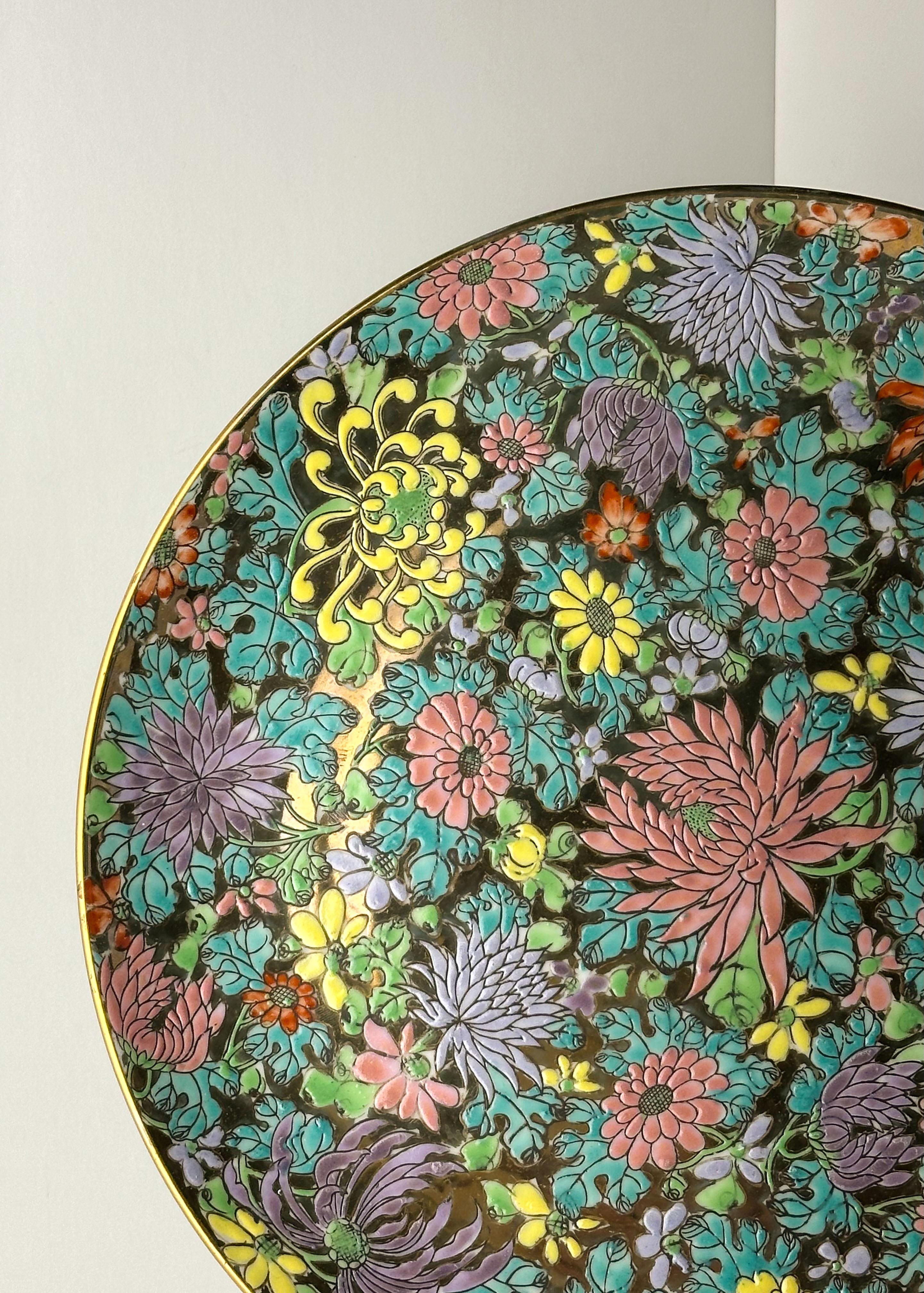 Fine XX secolo Piatto da portata decorativo cinese in stile Qianlong Mille Fleur in tonalità pastello oro in vendita
