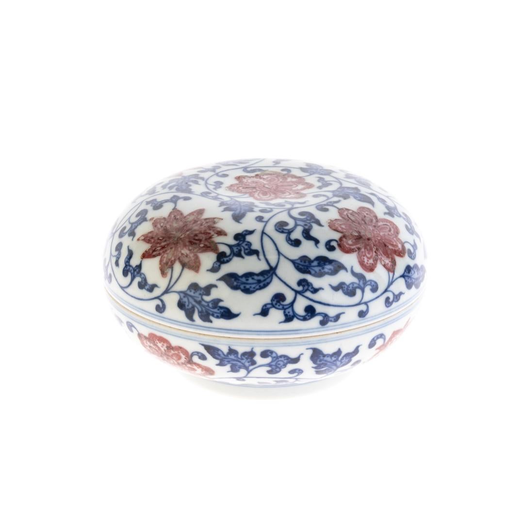 Hand-Painted Chinese Qianlong Underglaze Iron Red & Blue Porcelain Lotus Box with Seal Mark For Sale