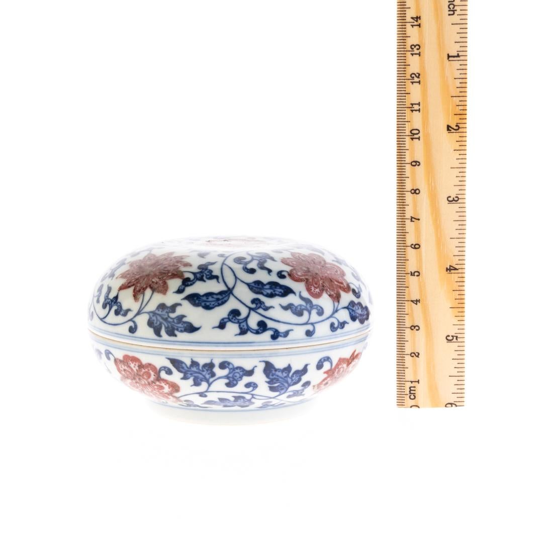 Chinese Qianlong Underglaze Iron Red & Blue Porcelain Lotus Box with Seal Mark In Good Condition For Sale In Nottingham, GB