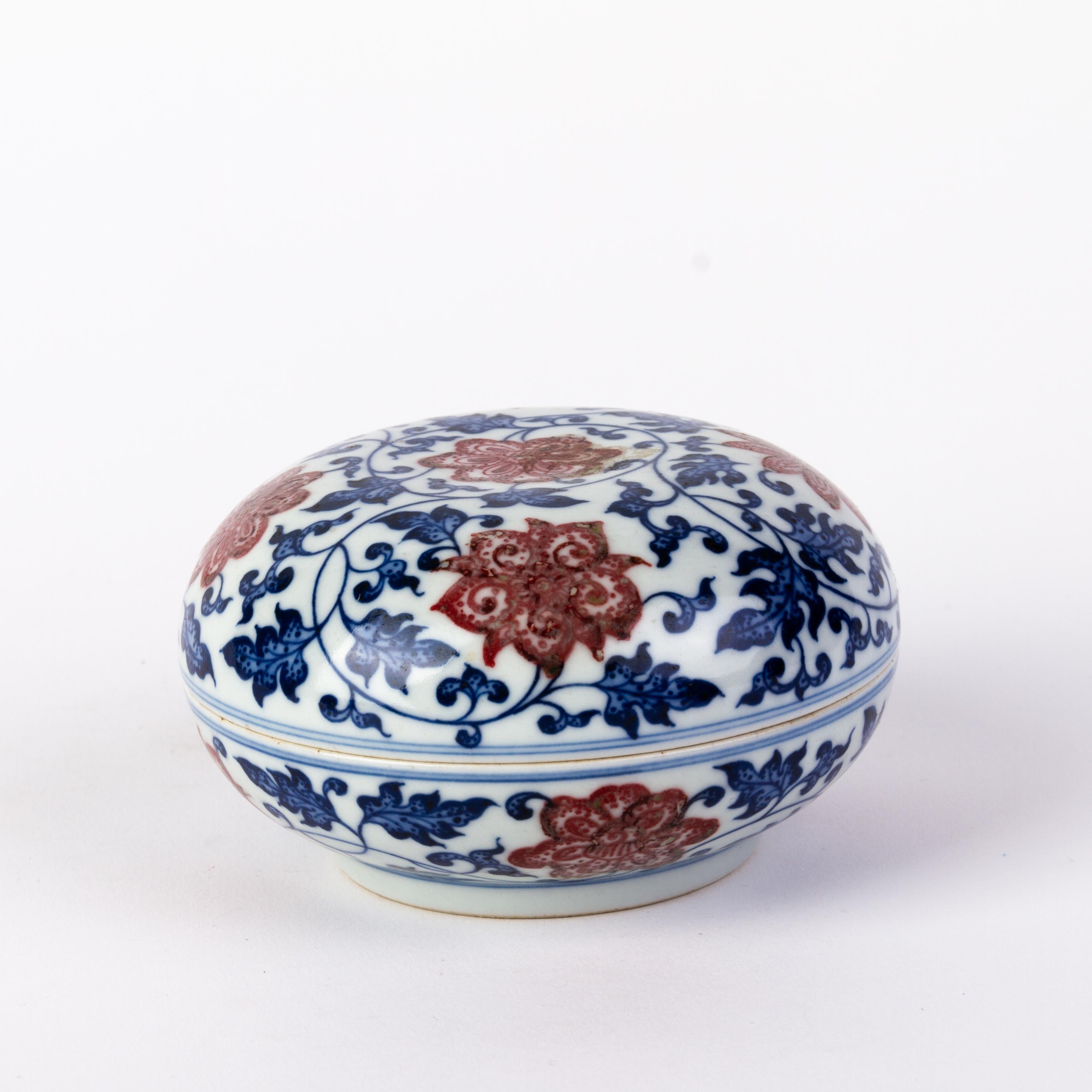 Hand-Painted Chinese Qianlong Underglaze Iron Red & Blue Porcelain Lotus Box with Seal Mark For Sale