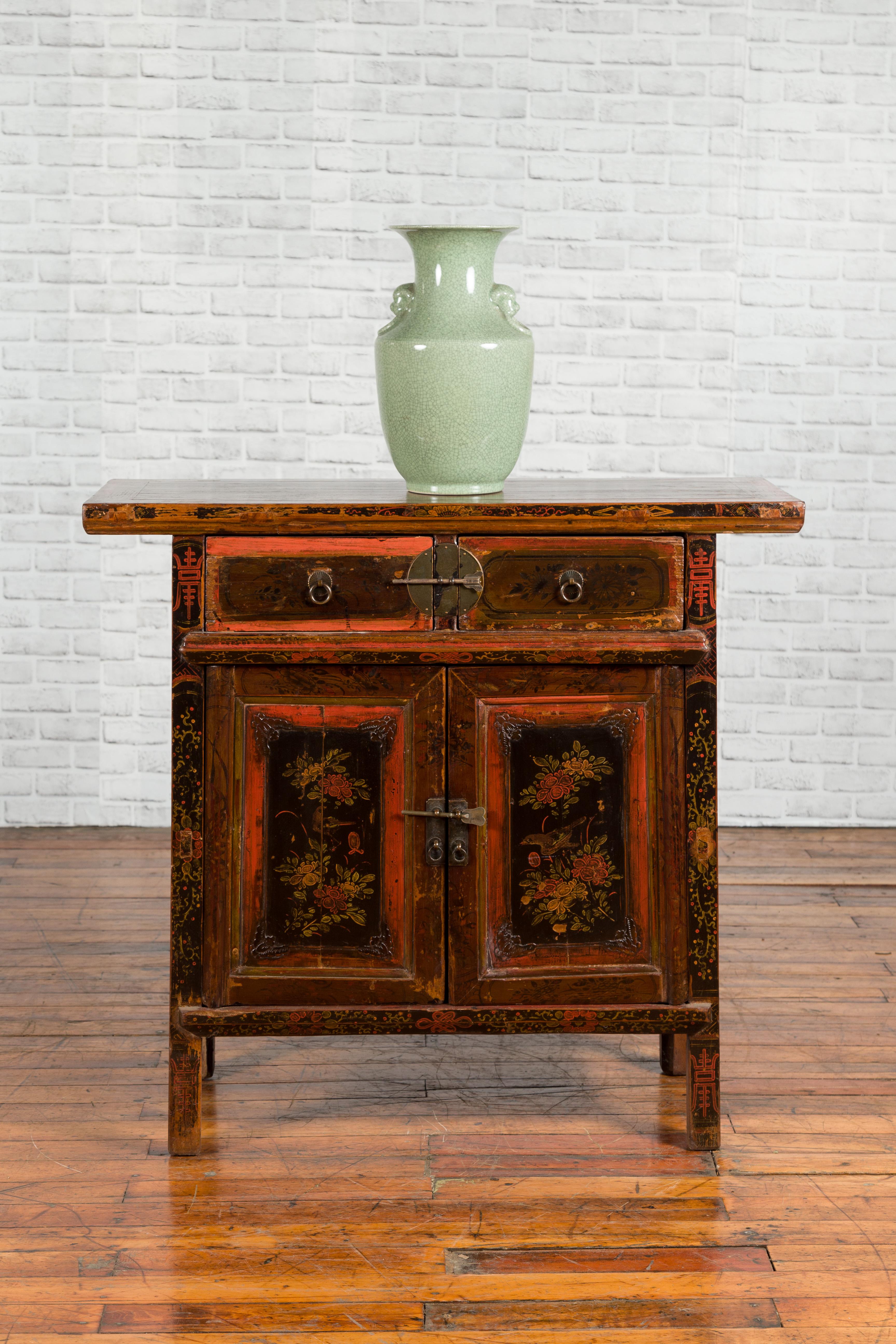 Chinese Qing 19th Century Cabinet with Original Lacquer and Hand Painted Motifs In Good Condition In Yonkers, NY