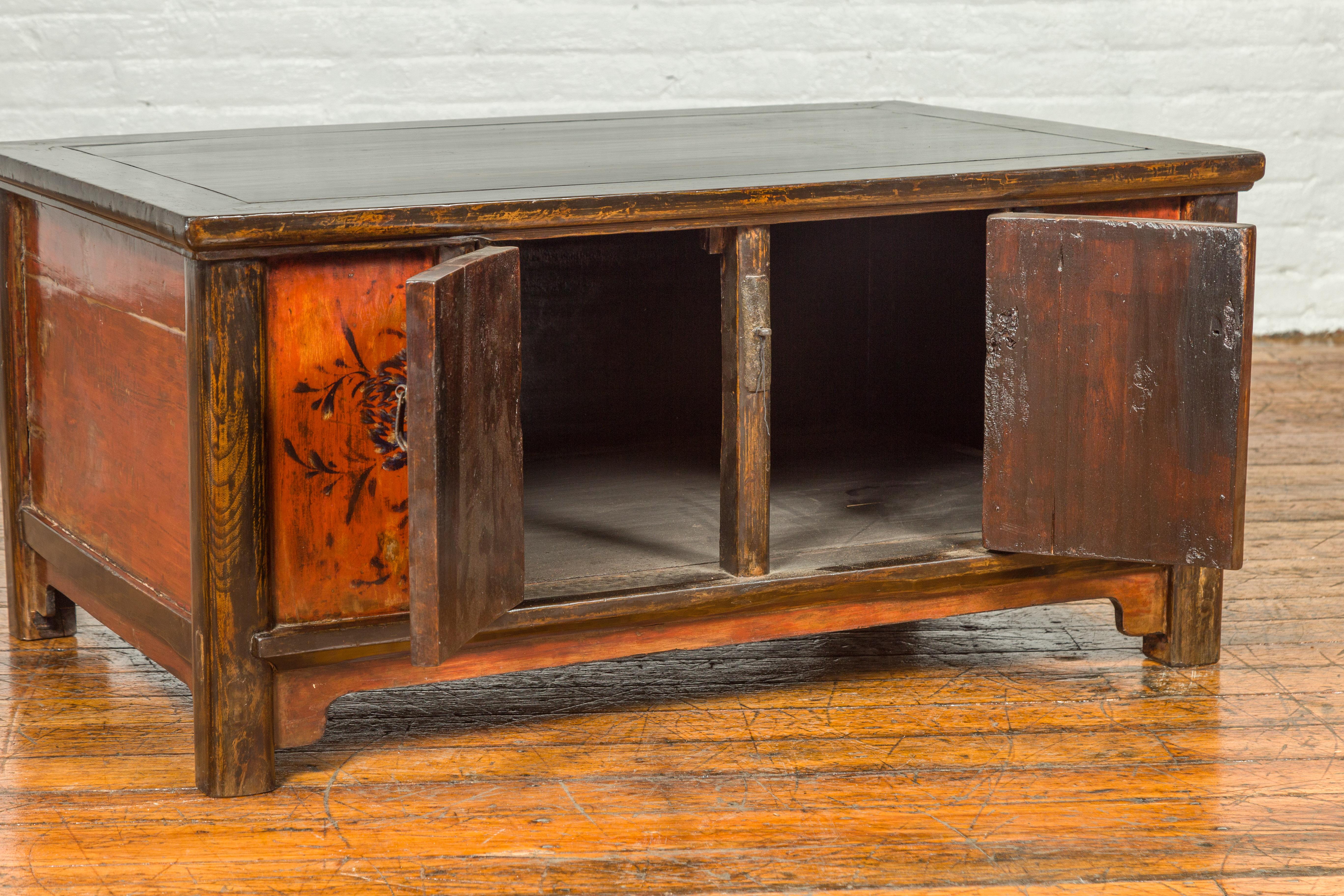 Chinese Qing 19th Century Coffee Table with Storage and Painted Floral Decor For Sale 6