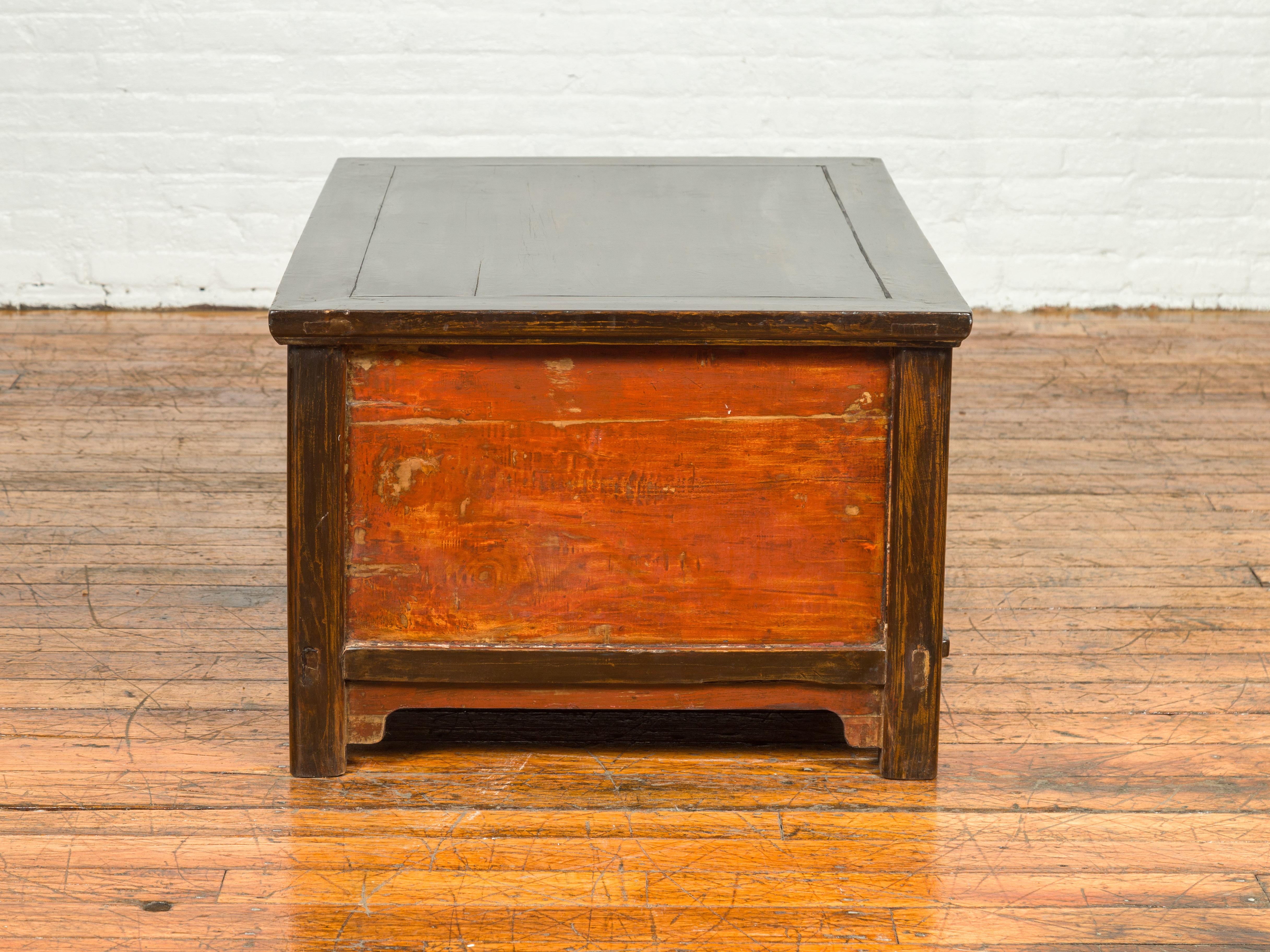Chinese Qing 19th Century Coffee Table with Storage and Painted Floral Decor For Sale 7