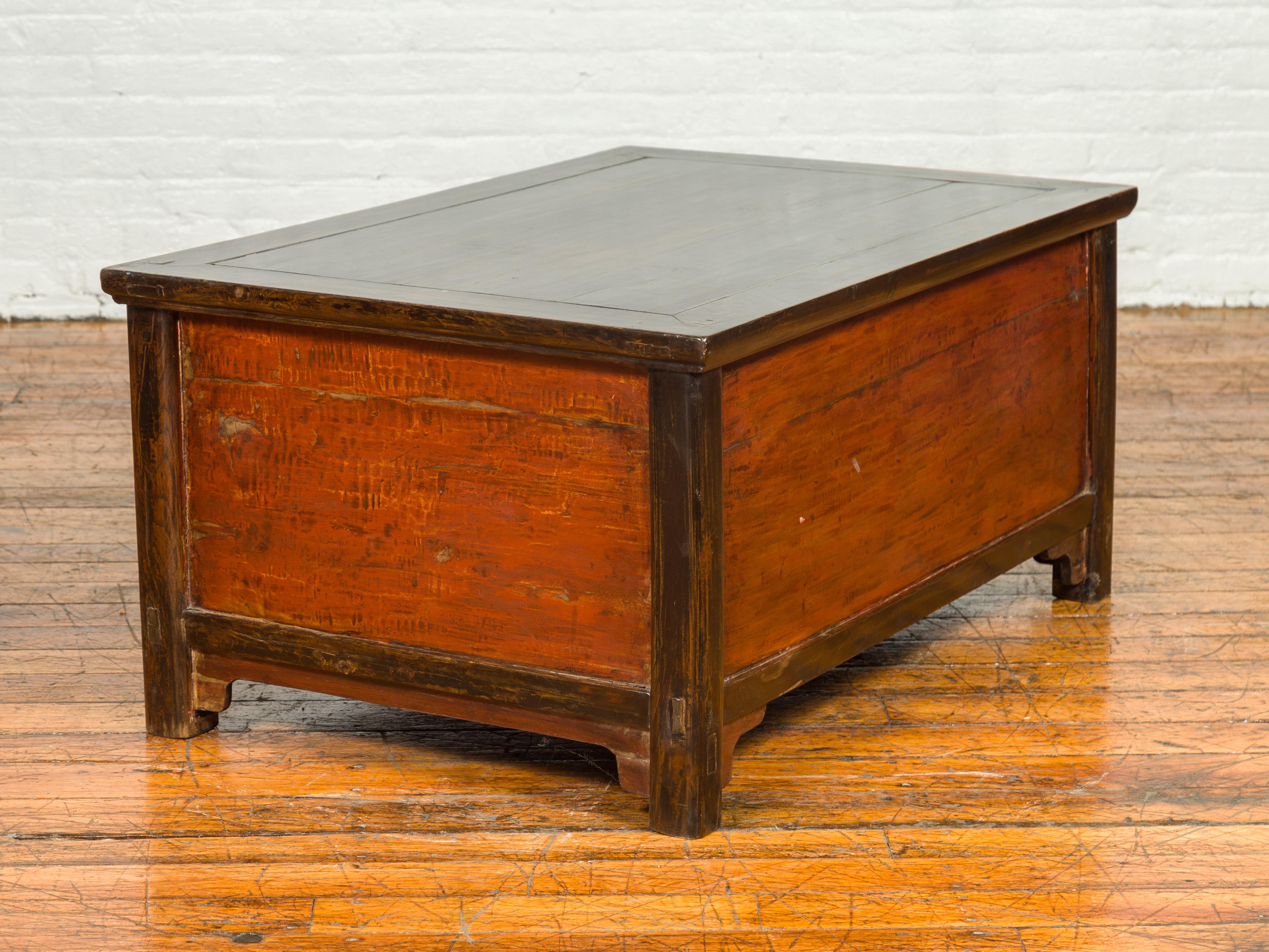 Chinese Qing 19th Century Coffee Table with Storage and Painted Floral Decor For Sale 9