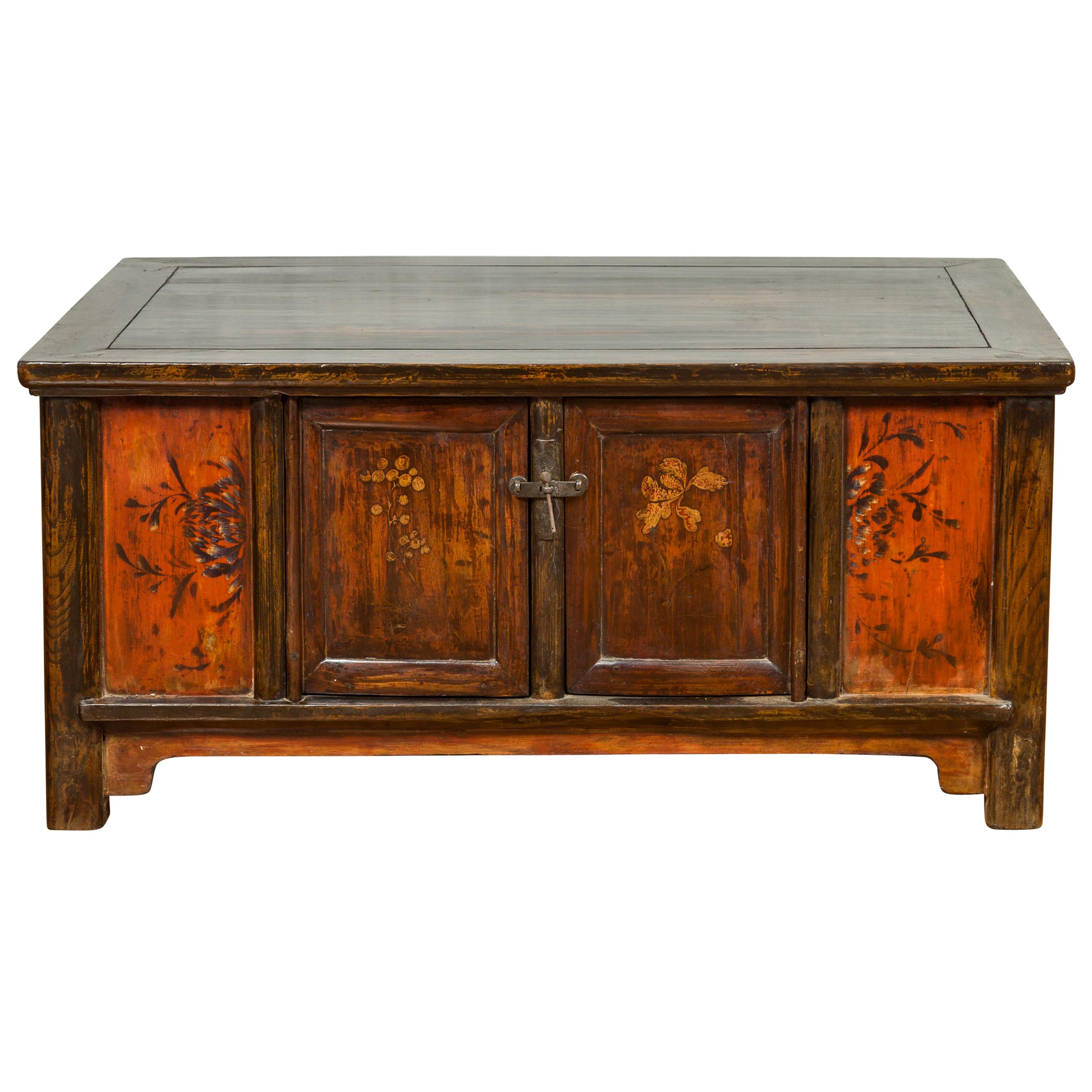 Chinese Qing 19th Century Coffee Table with Storage and Painted Floral Decor For Sale