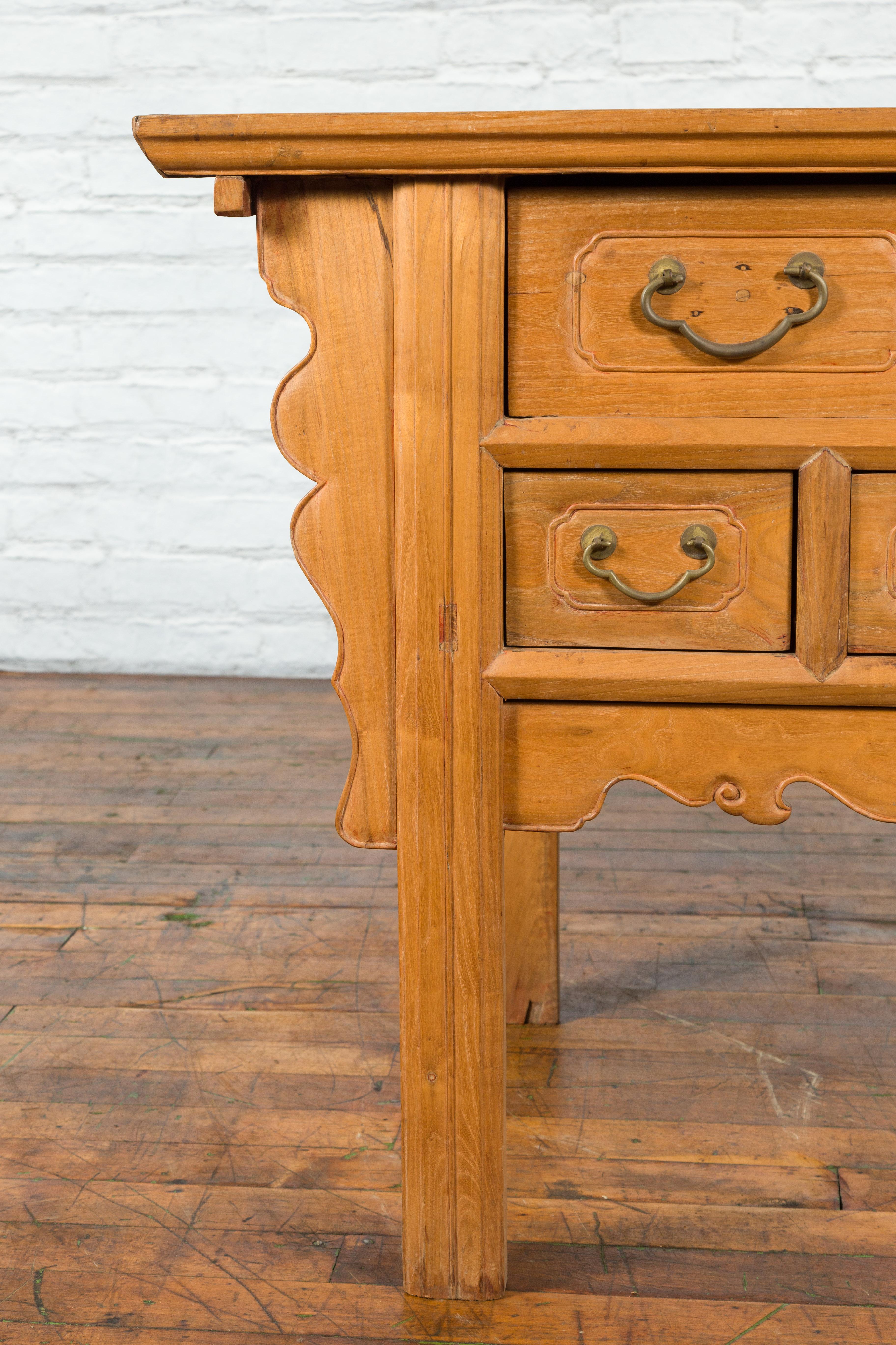 Chinese Qing 19th Century Side Table with Five Drawers and Carved Spandrels For Sale 7