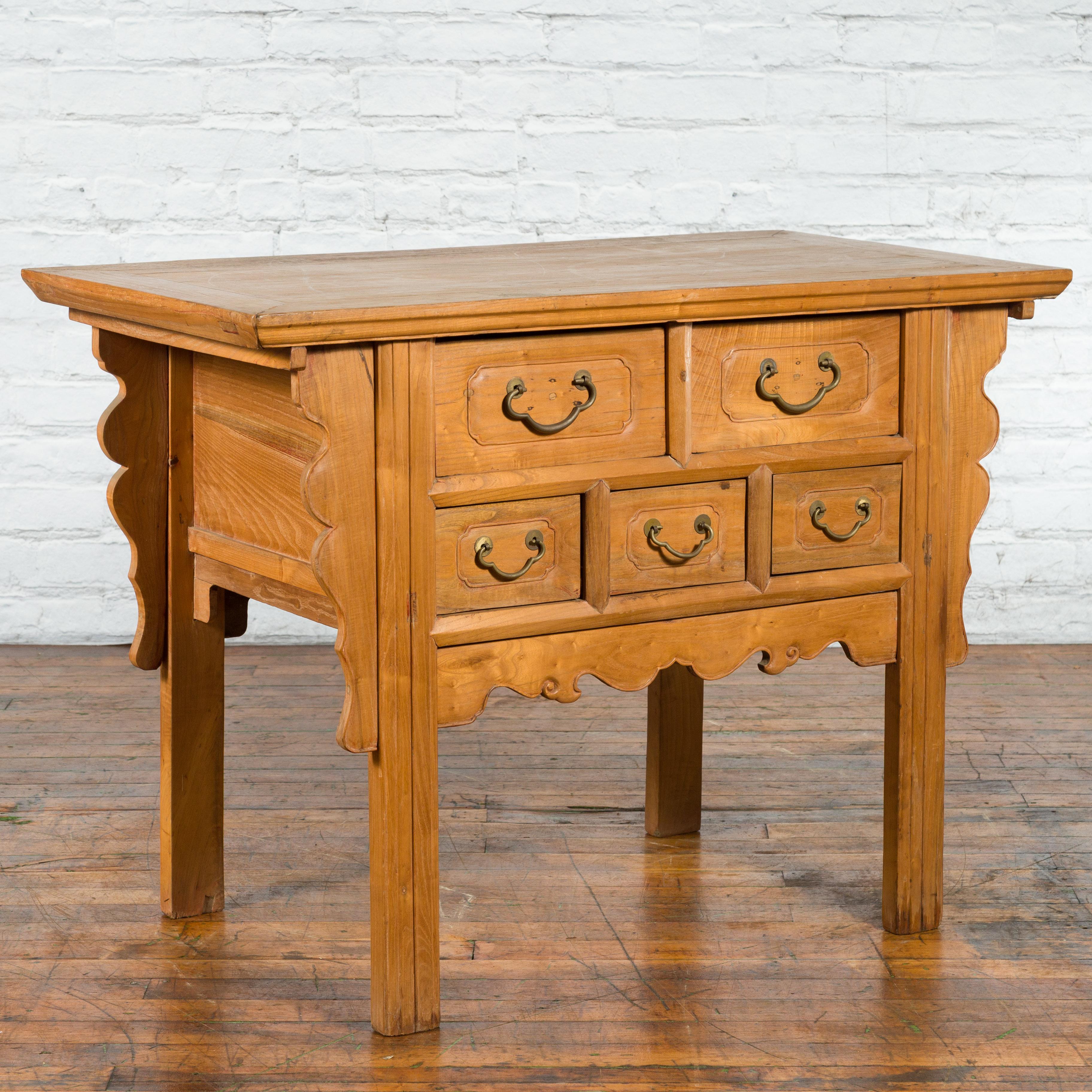 Chinese Qing 19th Century Side Table with Five Drawers and Carved Spandrels In Good Condition For Sale In Yonkers, NY