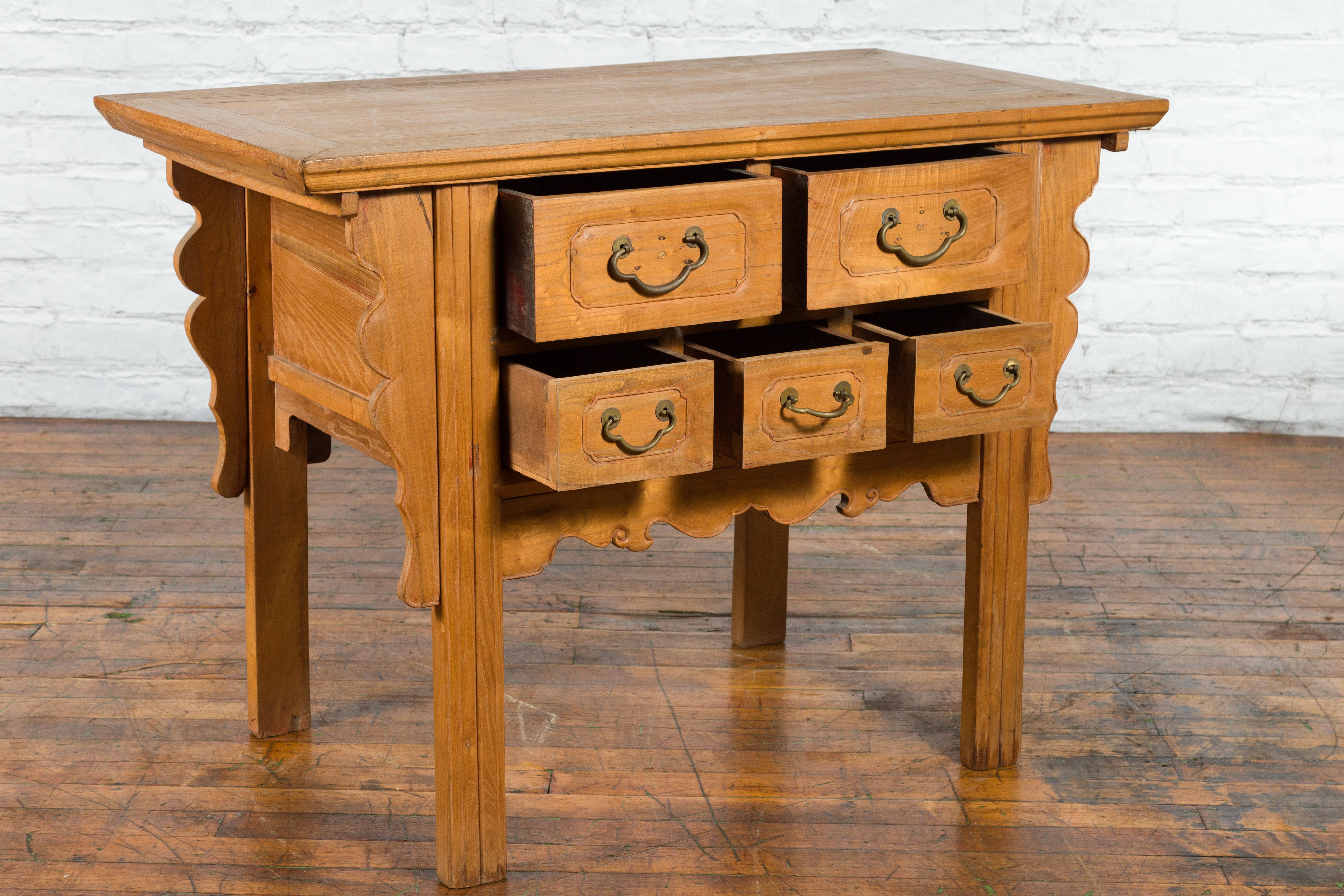 Chinese Qing 19th Century Side Table with Five Drawers and Carved Spandrels For Sale 1