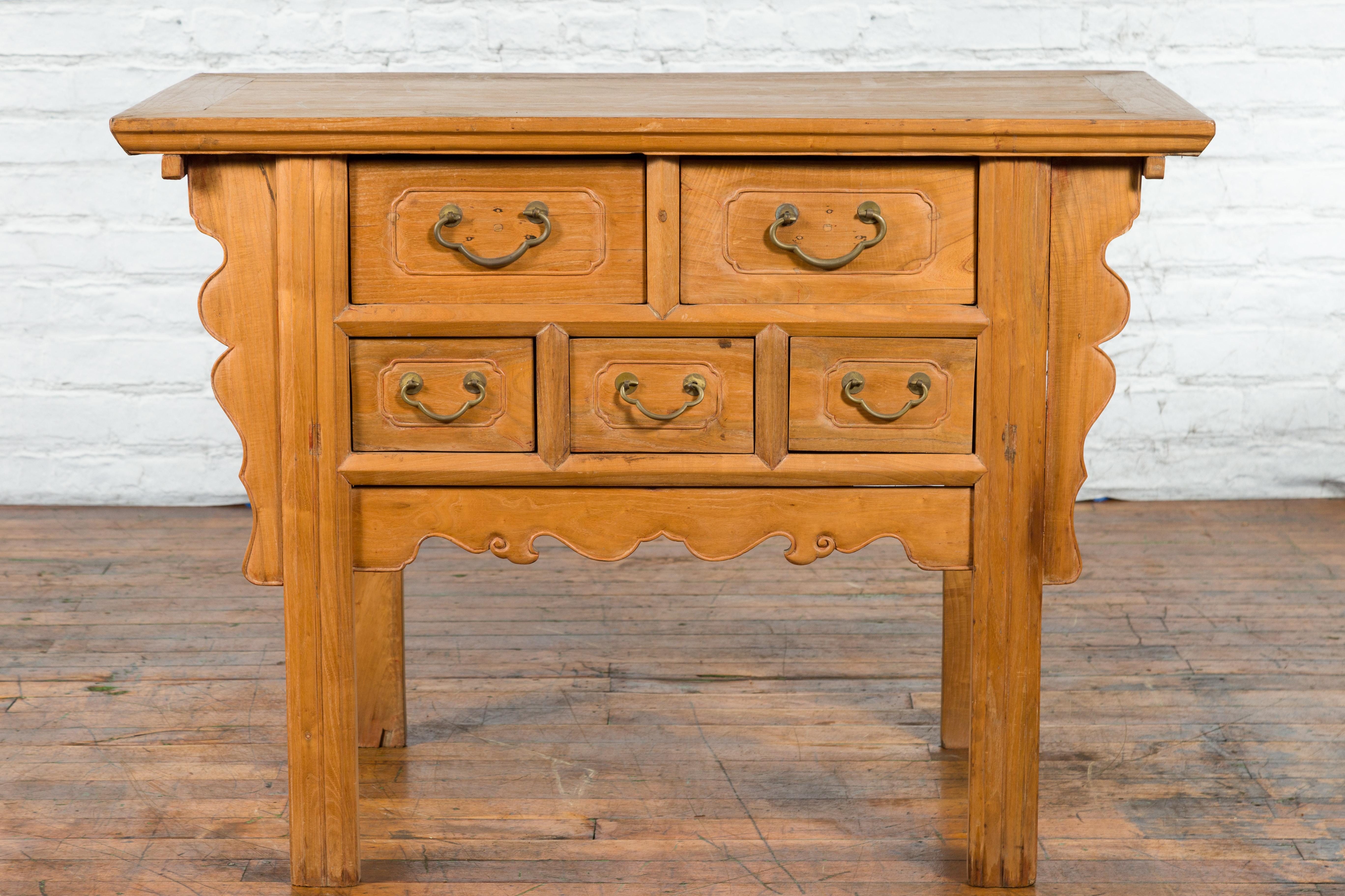 Chinese Qing 19th Century Side Table with Five Drawers and Carved Spandrels For Sale 4