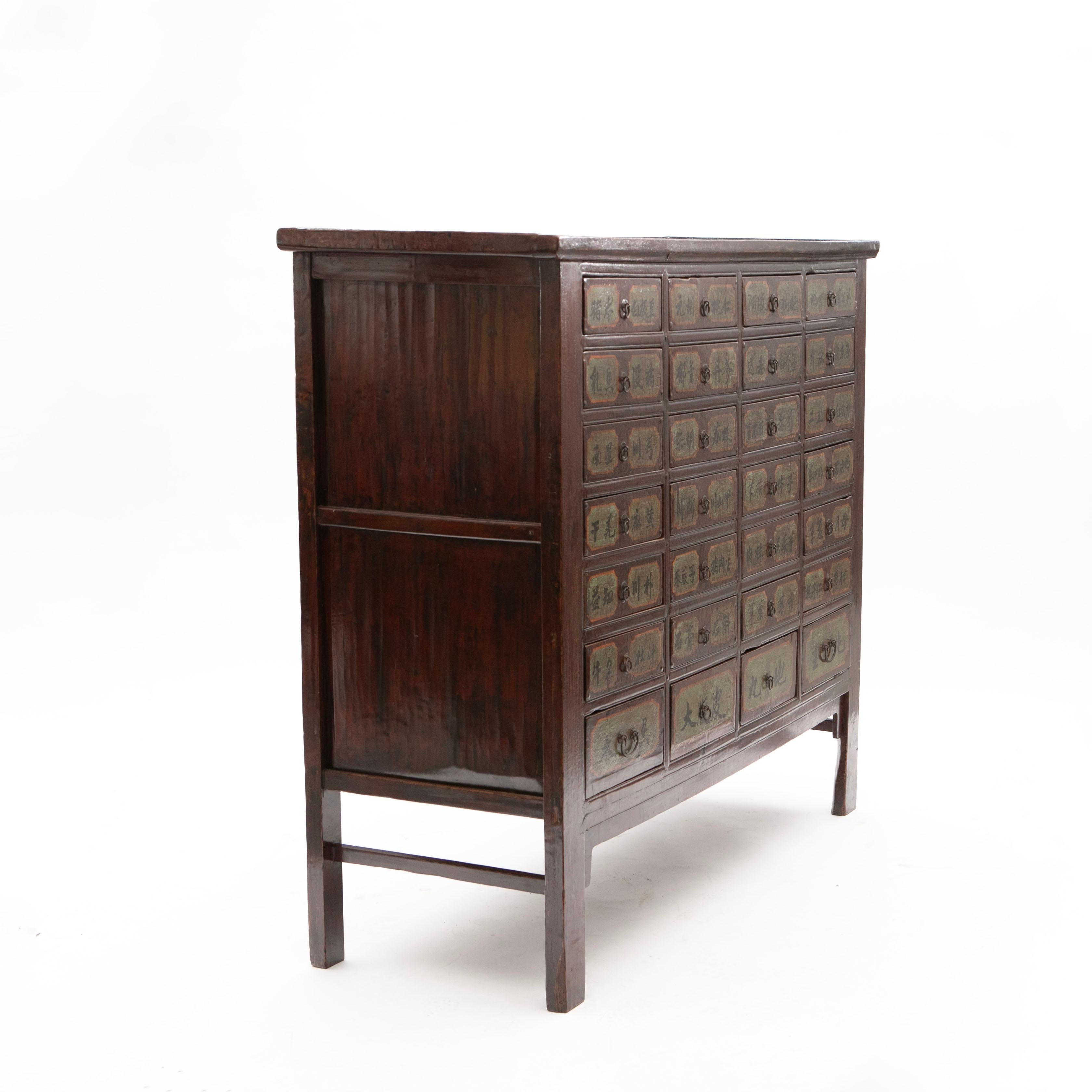 Laccato Gabinetto speziale cinese Qing con 28 cassetti, lacca originale in vendita