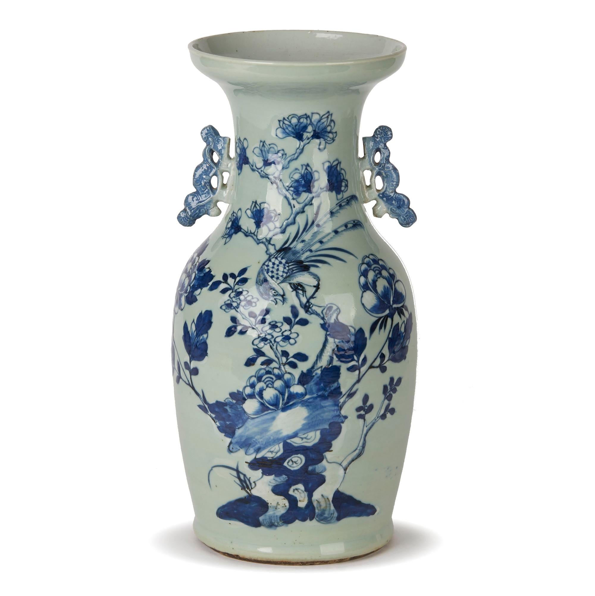 Chinese Qing Blue and White Celadon Bird Decorated Vase, 20th Century 1