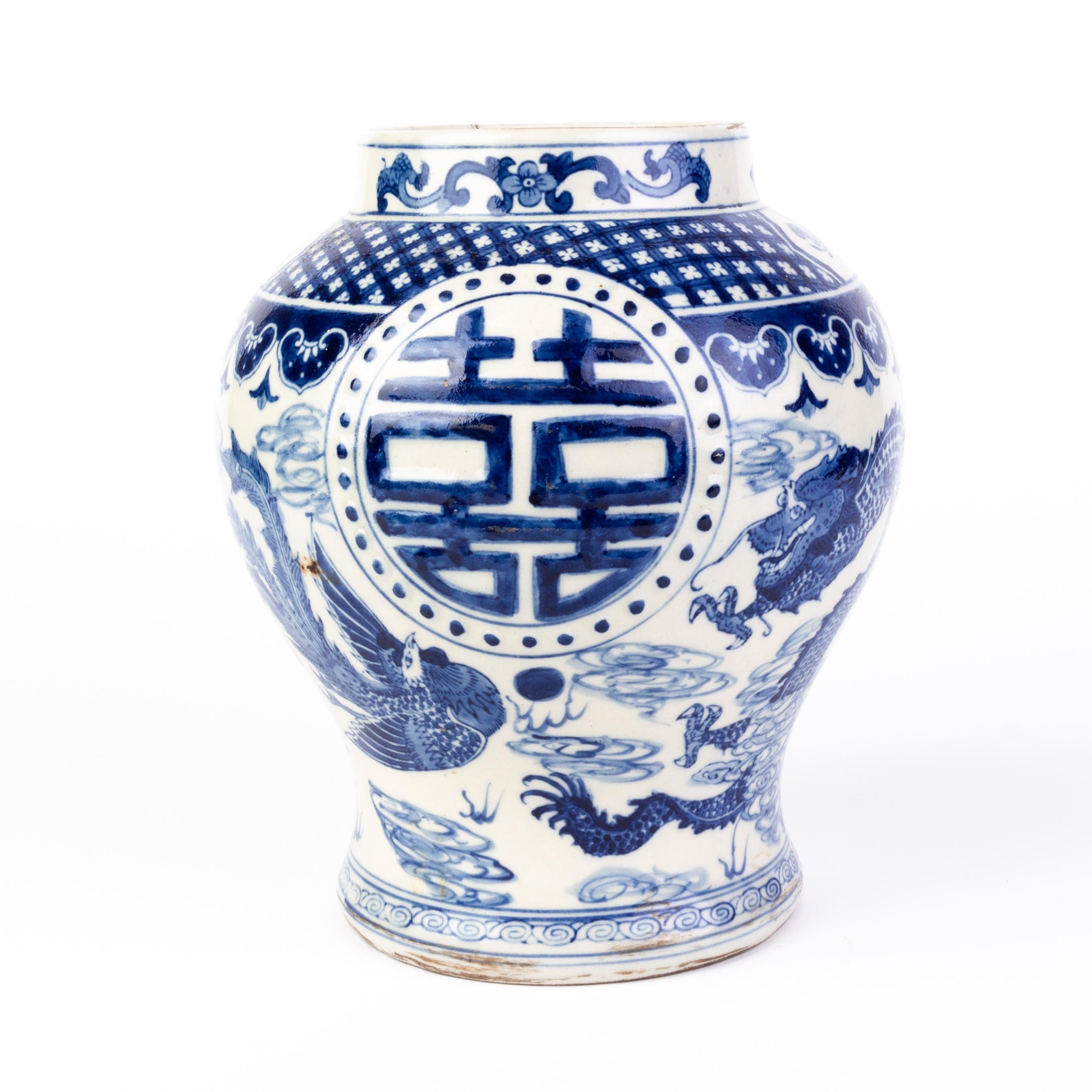 Chinese Qing Blue & White Porcelain Dragon Ginger Jar Vase with Seal Mark  In Good Condition For Sale In Nottingham, GB