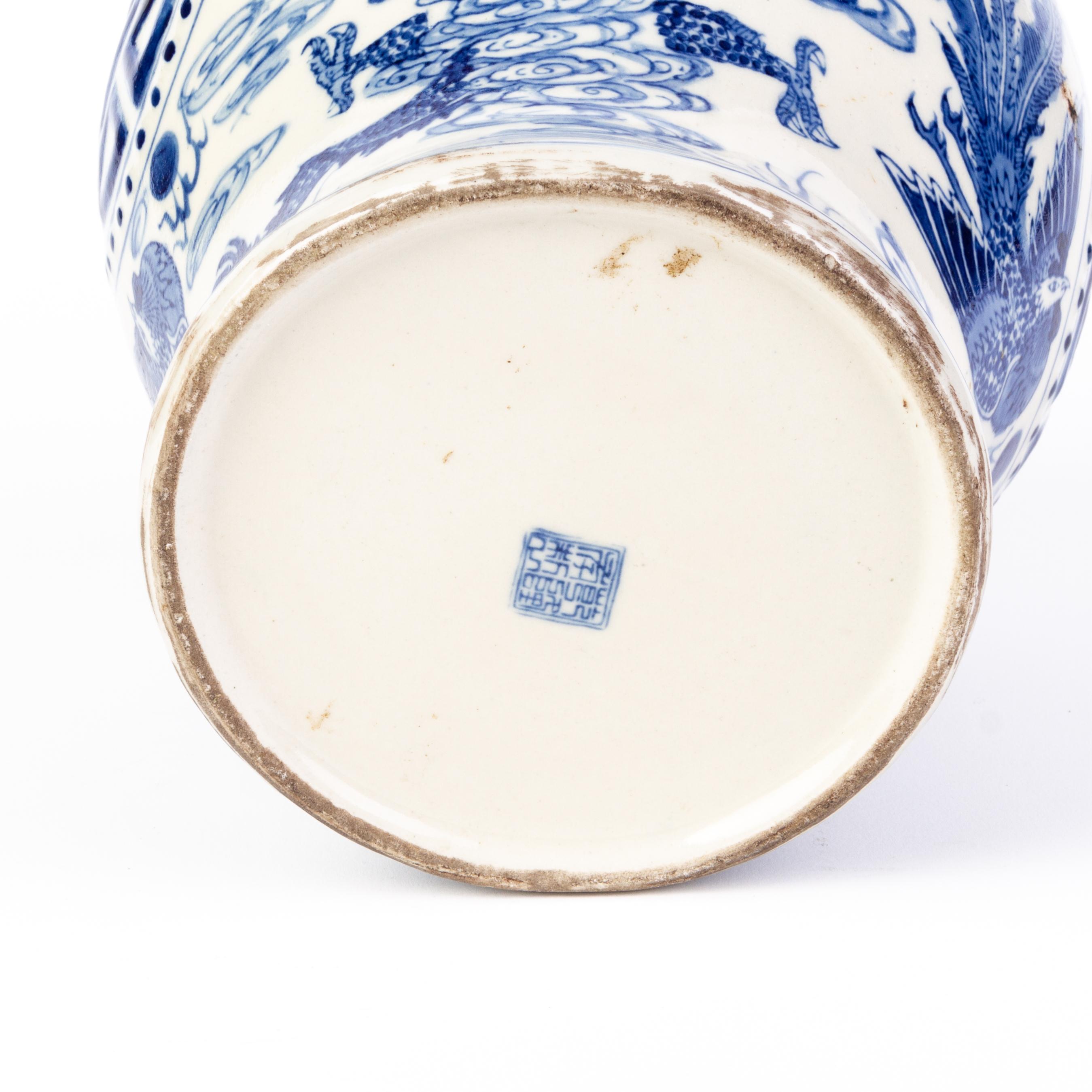 Chinese Qing Blue & White Porcelain Dragon Ginger Jar Vase with Seal Mark  For Sale 1