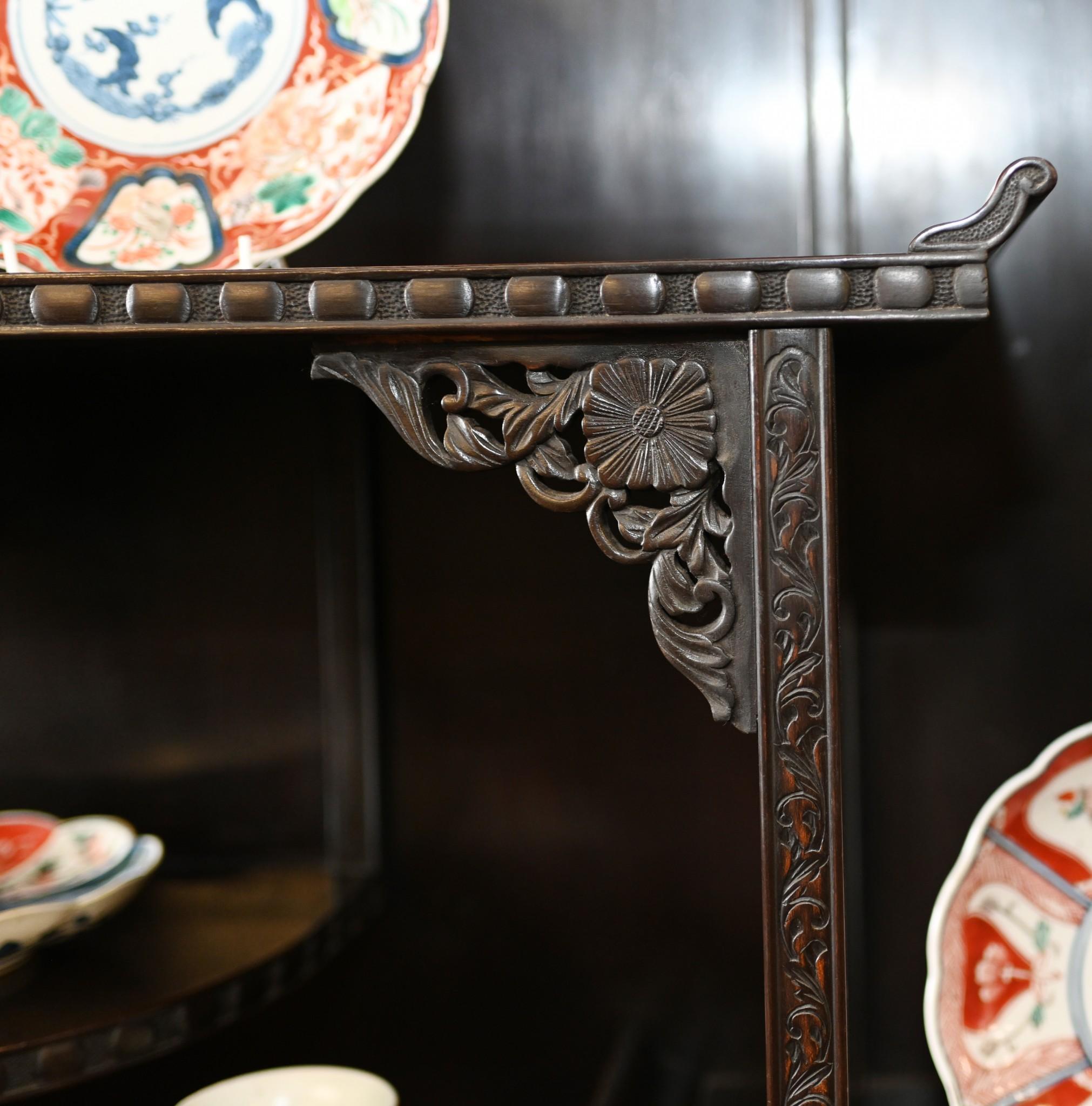 Vitrine de bibliothèque chinoise Qing en bois de feuillus sculpté 1900 en vente 3