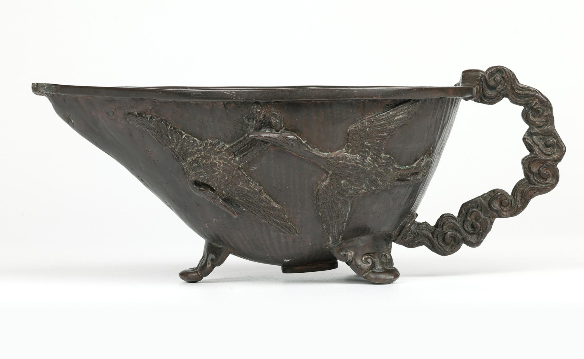 Barco chino Qing de bronce para salsas con grullas voladoras siglo XIX en venta