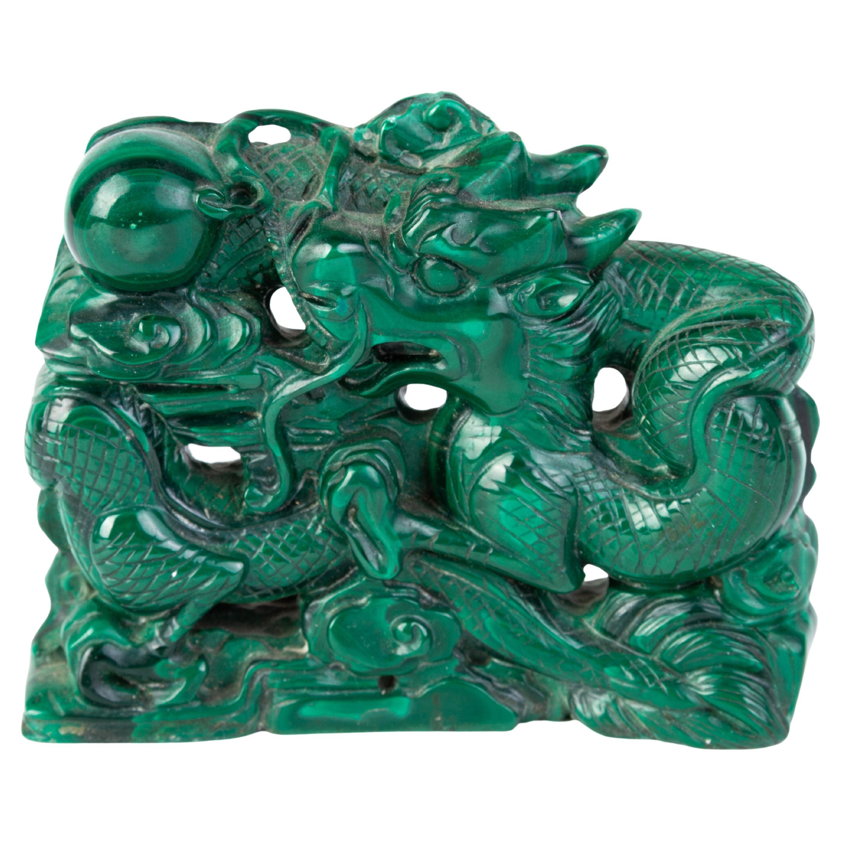 Geschnitzte chinesische Qing-D Drachen-Skulptur aus Malachit 