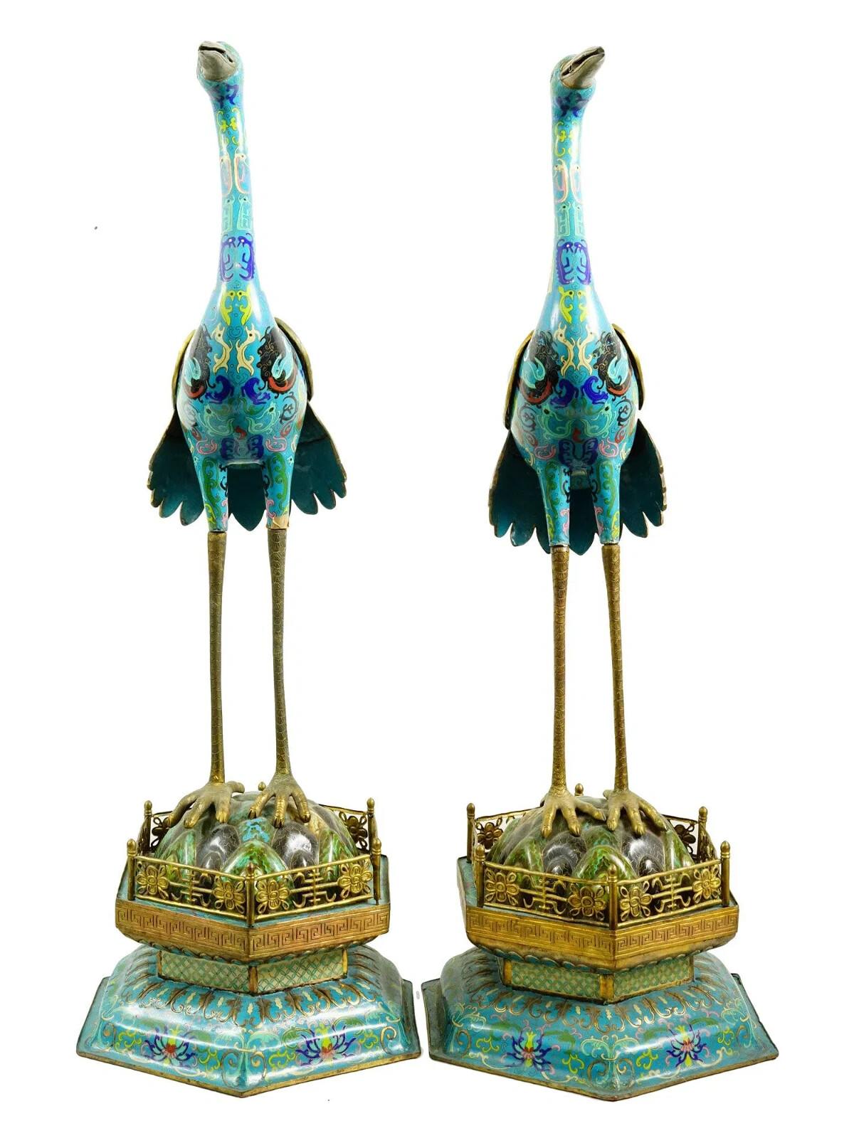 Chinois Figurines de grues en émail cloisonné de l'époque Qing, 19ème C. en vente