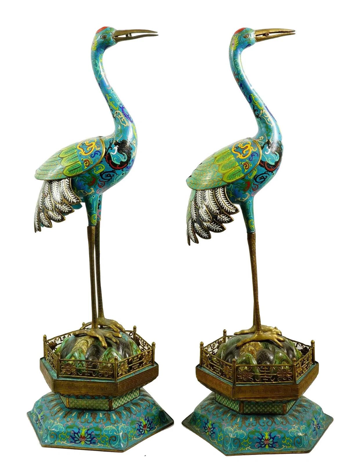 Cloisonné Figurines de grues en émail cloisonné de l'époque Qing, 19ème C. en vente