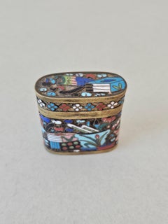 Chinesische Qing-Cloisonné-Emaille-Opalschachtel aus Opium