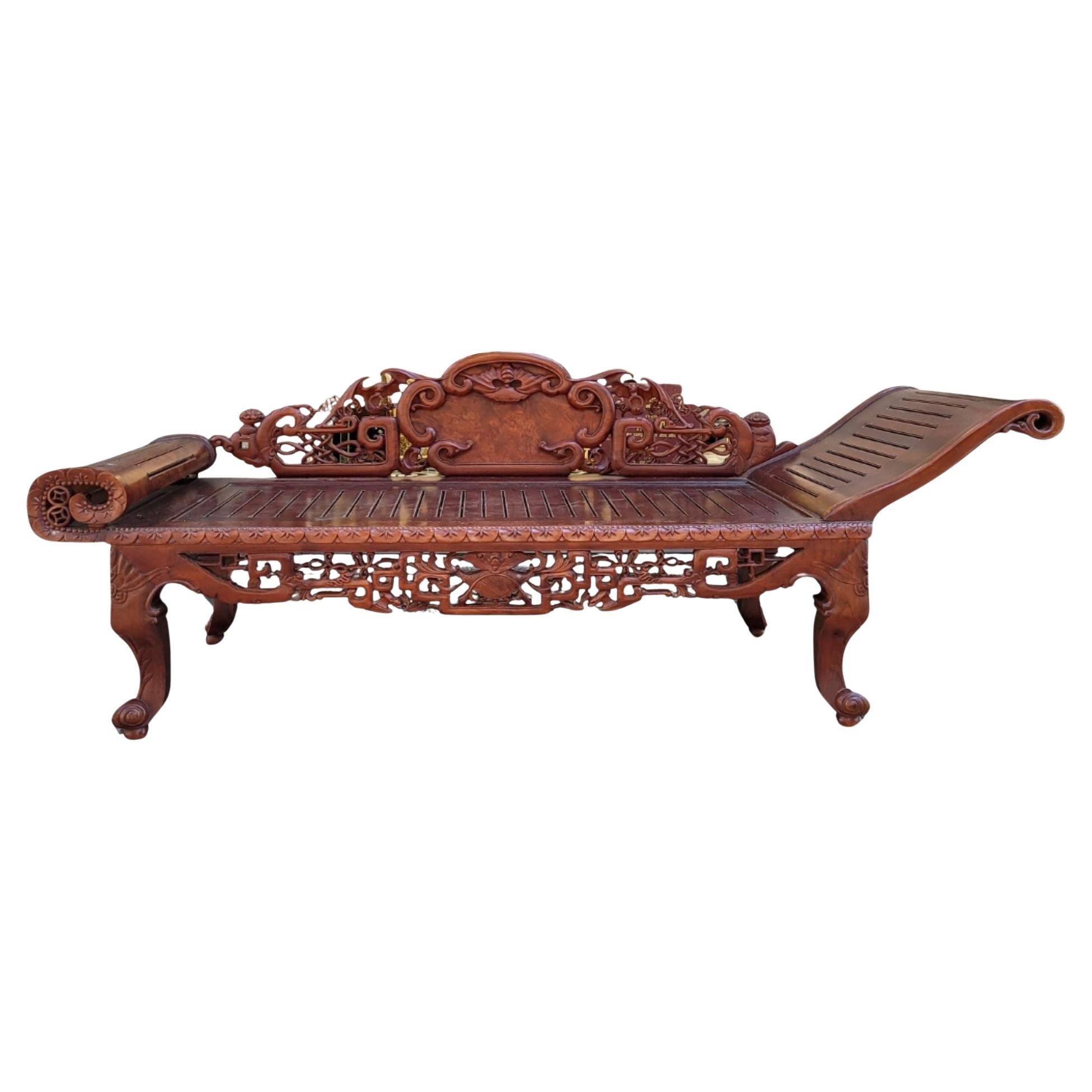 Méridienne chinoise Qing rouge sang de bœuf, lit féminin en bois en vente