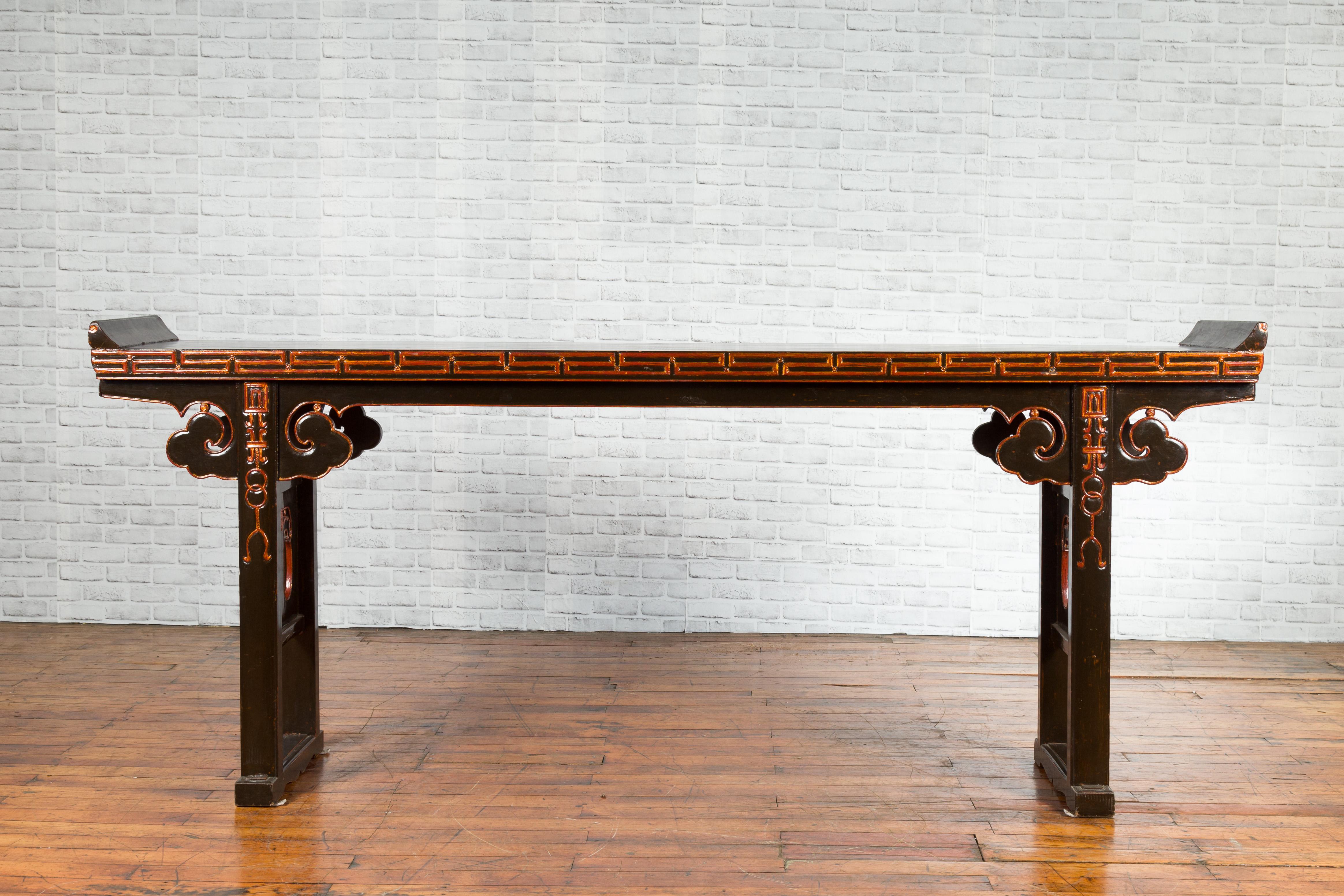 Chinois Table en laque noire de Shandong de la dynastie chinoise Qing des années 1870 avec détails frottés à l'or en vente