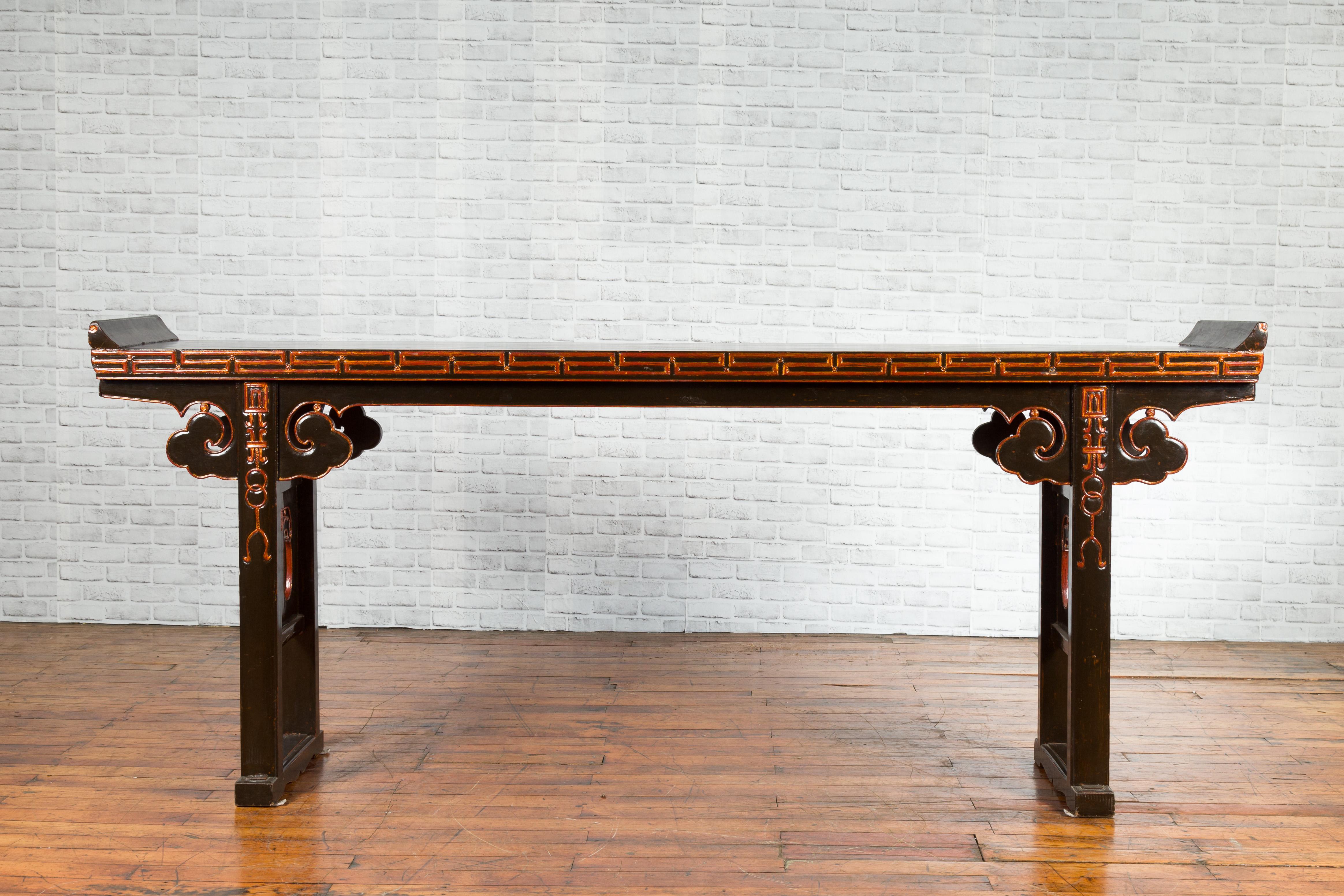 Chinois Table Shandong en laque noire de la dynastie chinoise Qing des années 1870 avec détails en or frotté en vente