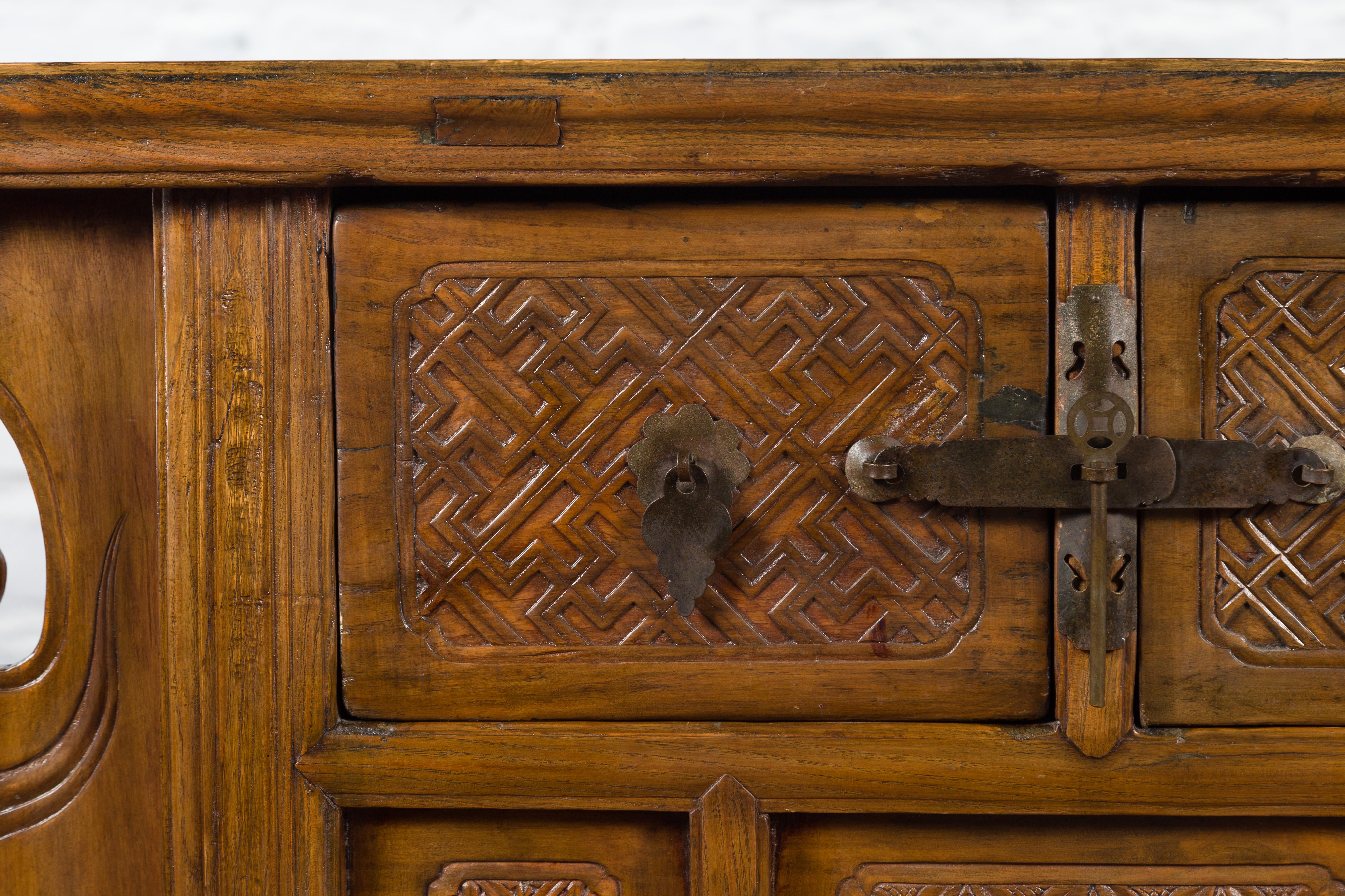 Chinese Qing Dynasty 19th Century Altar Coffer with Carved Geometric Motifs For Sale 7