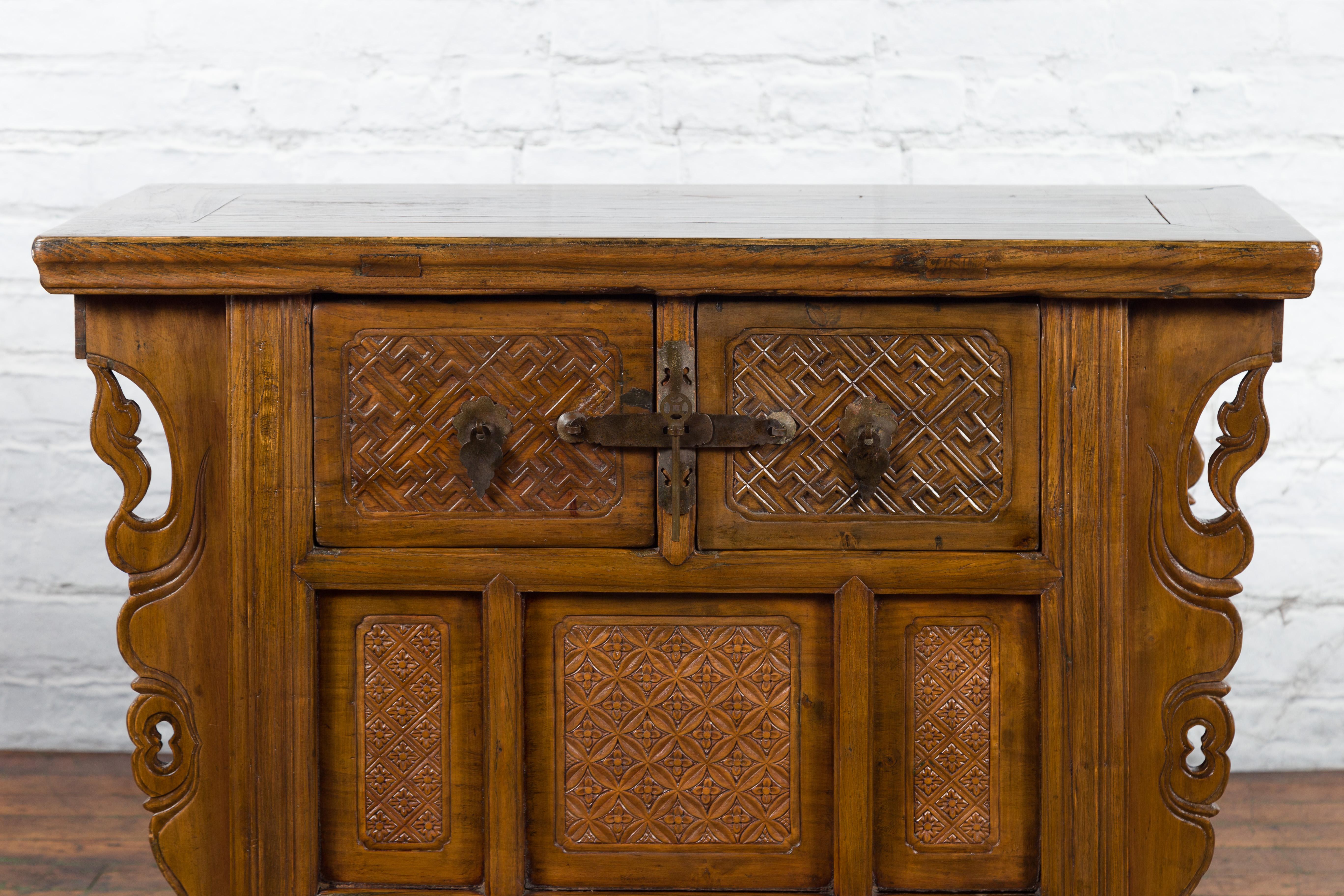 Chinese Qing Dynasty 19th Century Altar Coffer with Carved Geometric Motifs For Sale 1