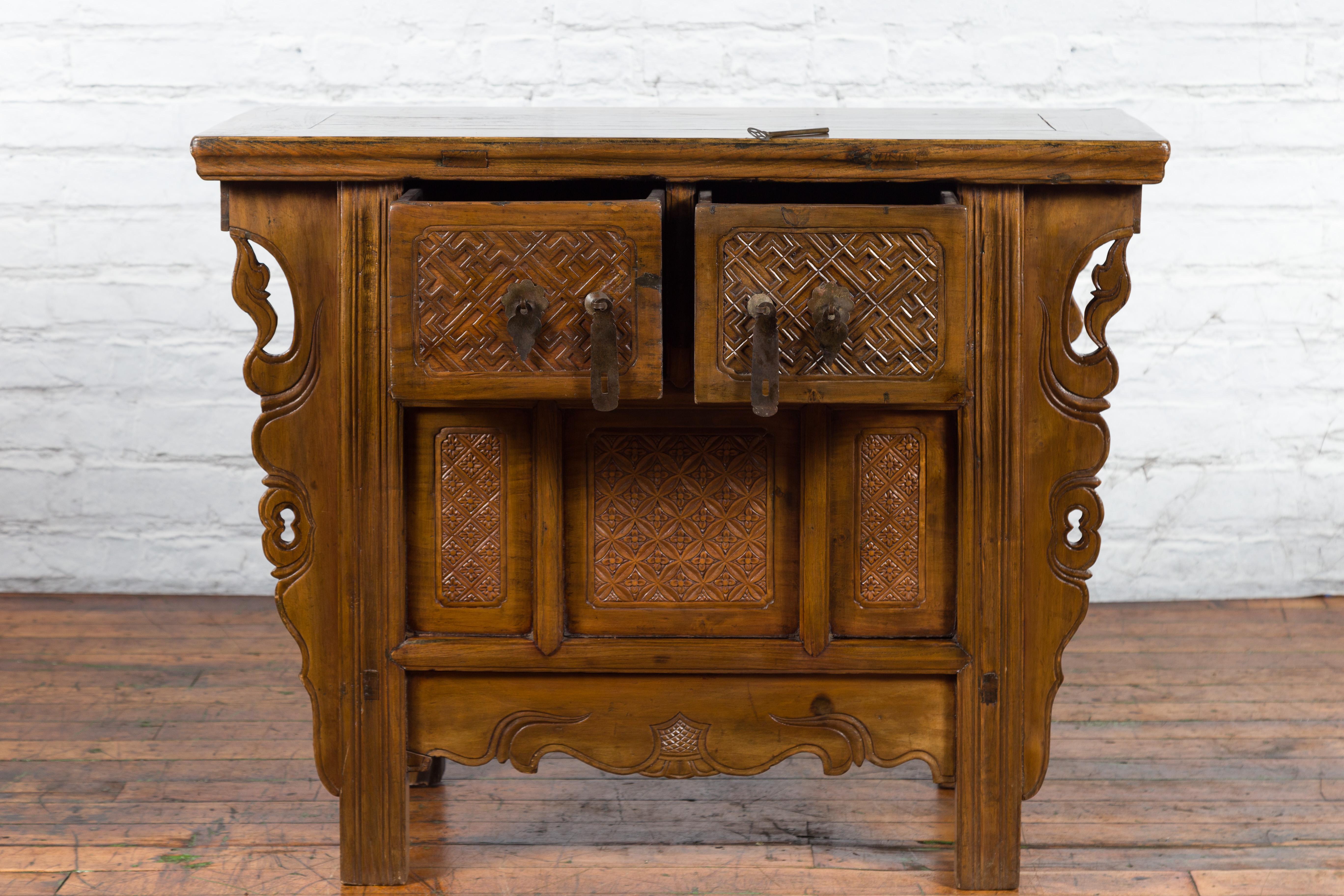 Chinese Qing Dynasty 19th Century Altar Coffer with Carved Geometric Motifs For Sale 2