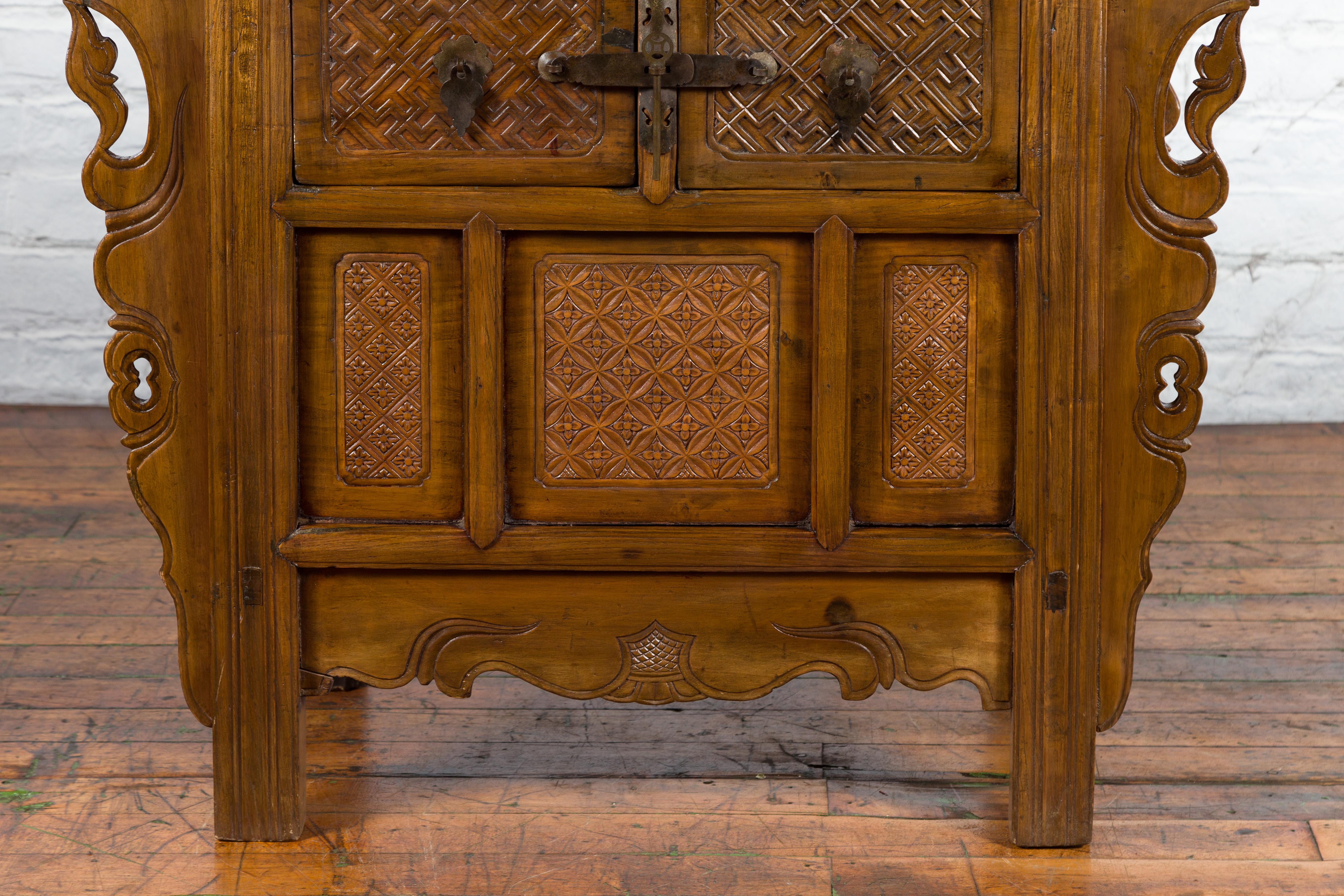 Chinese Qing Dynasty 19th Century Altar Coffer with Carved Geometric Motifs For Sale 5