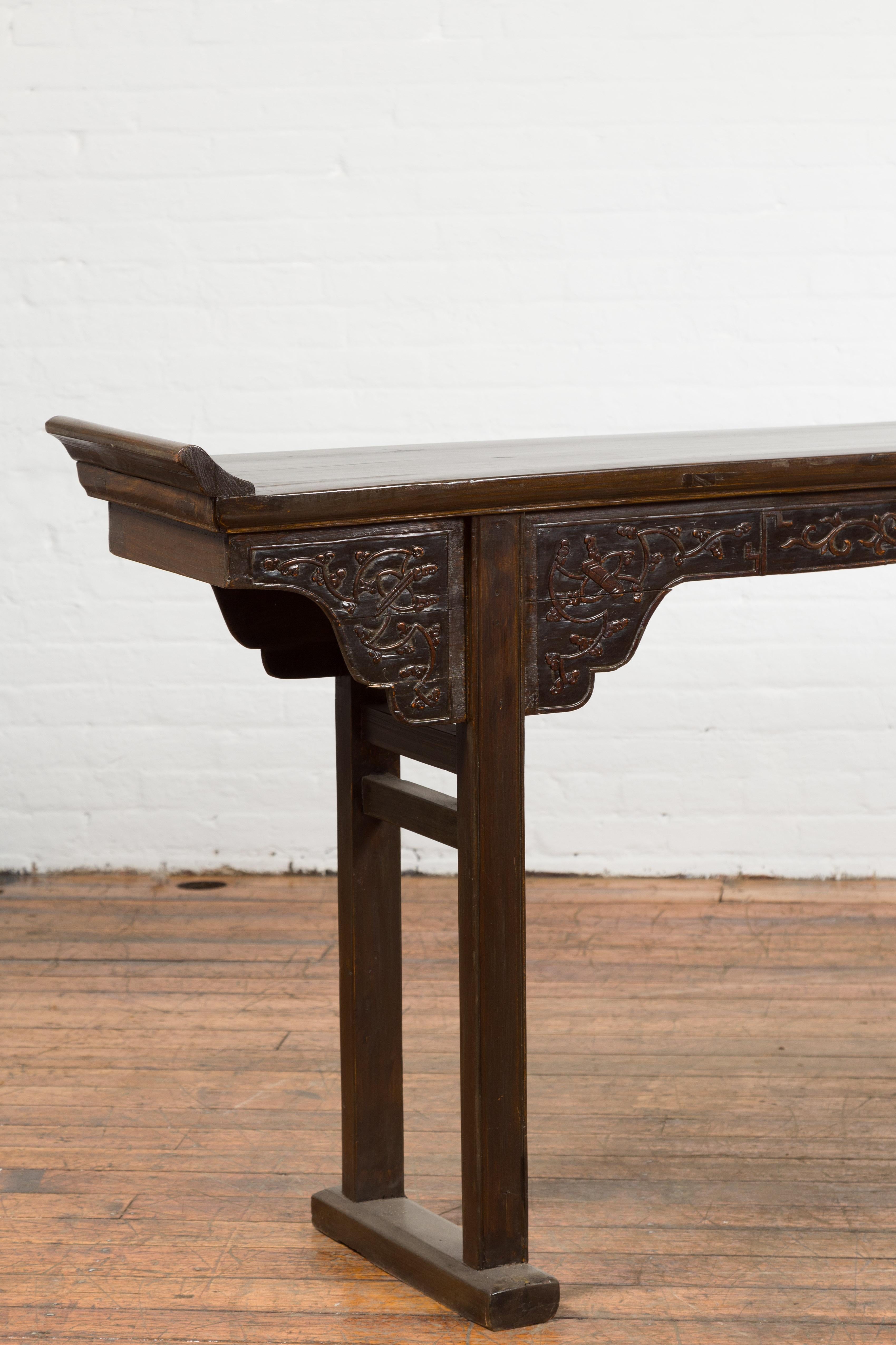 Chinese Qing Dynasty 19th Century Altar Console Table with Foliage-Carved Apron 7
