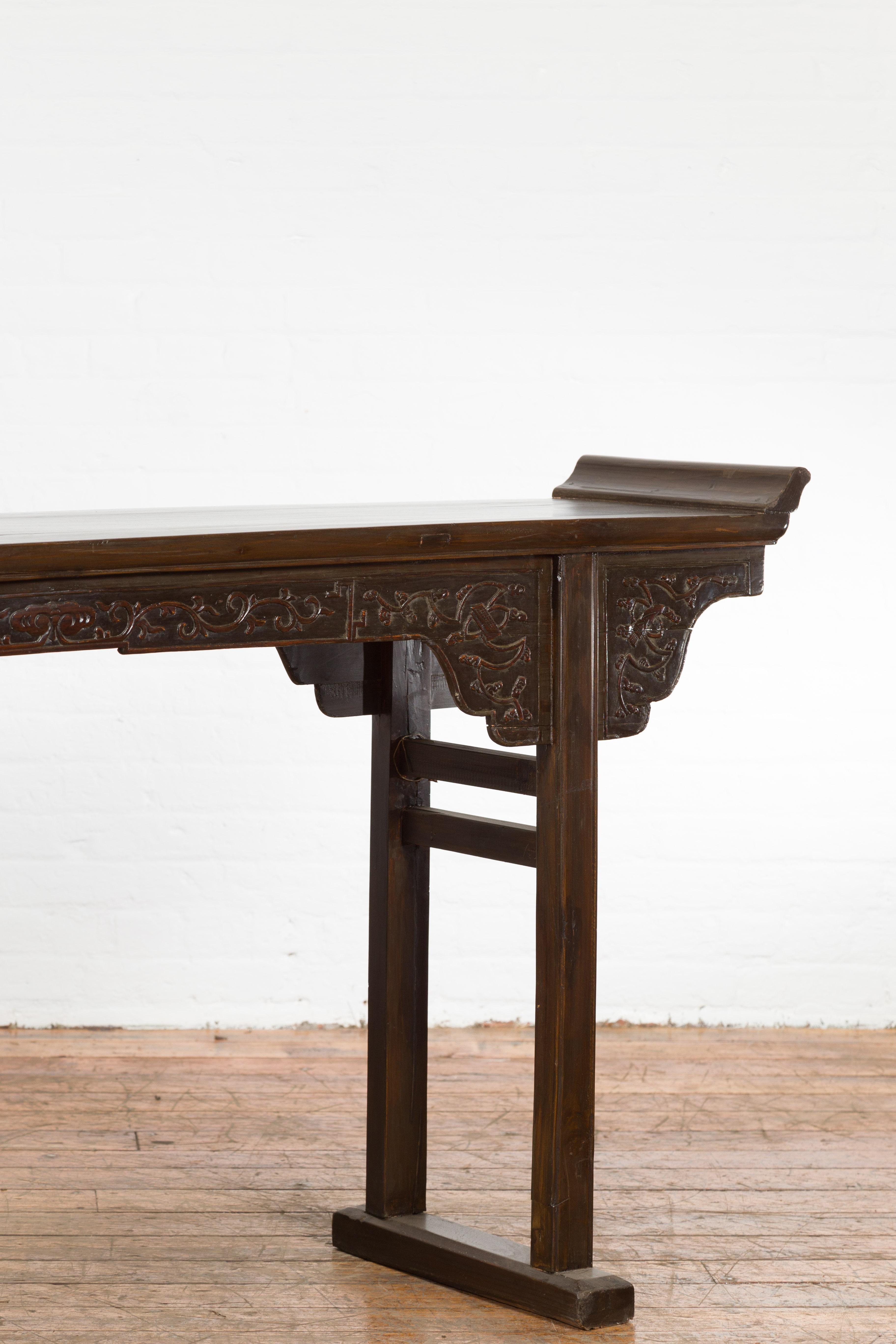 Chinese Qing Dynasty 19th Century Altar Console Table with Foliage-Carved Apron 8