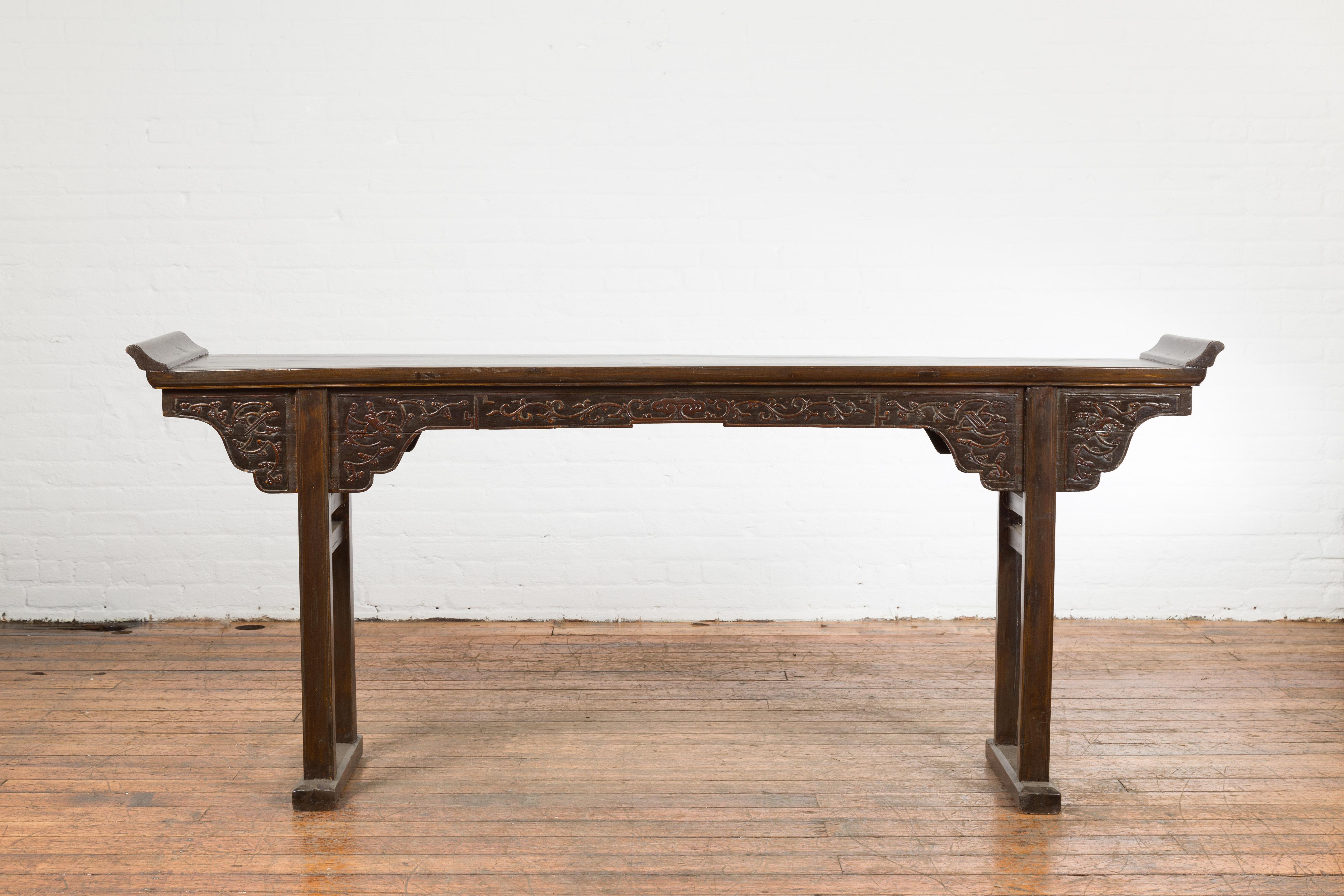 Wood Chinese Qing Dynasty 19th Century Altar Console Table with Foliage-Carved Apron