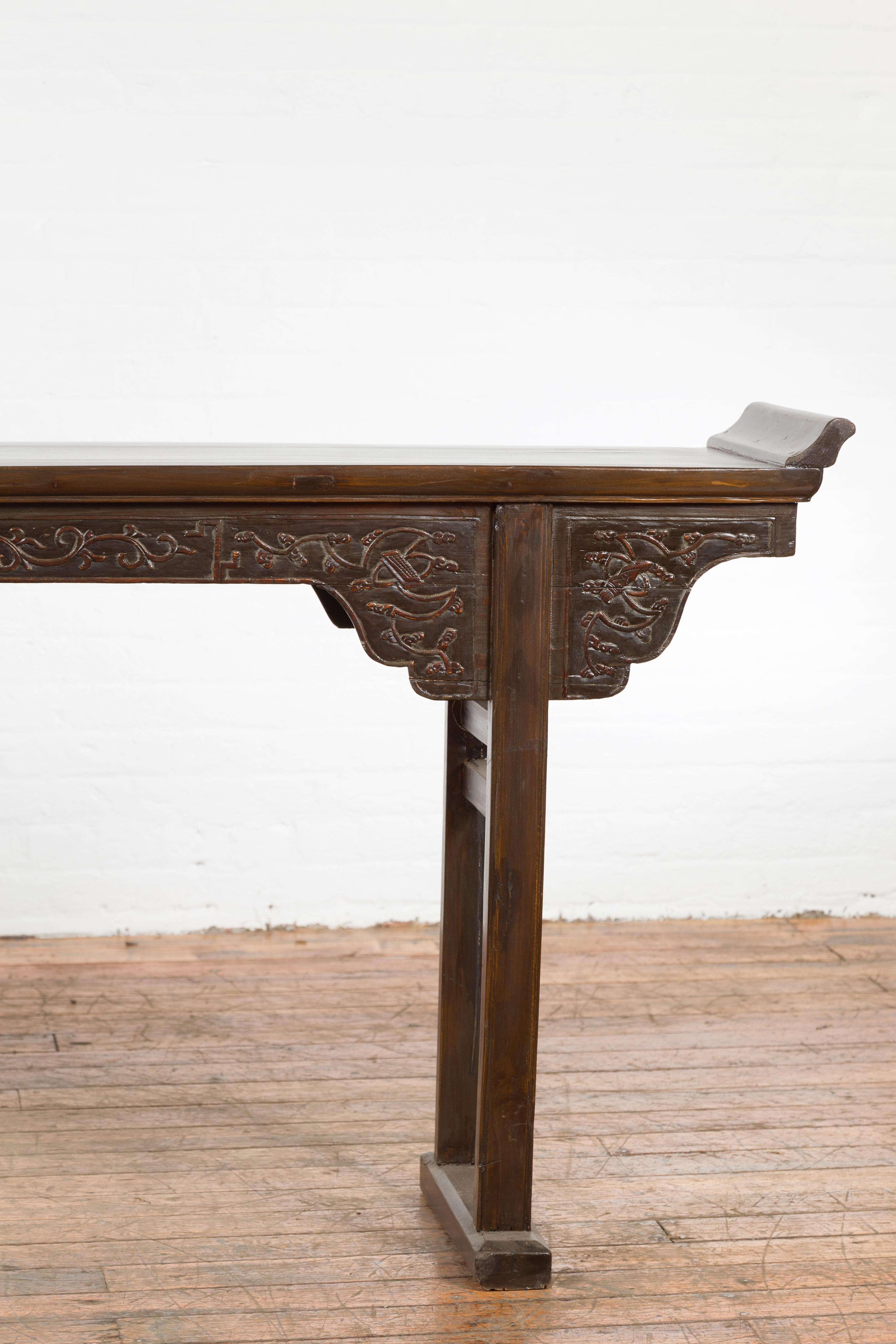 Chinese Qing Dynasty 19th Century Altar Console Table with Foliage-Carved Apron 2