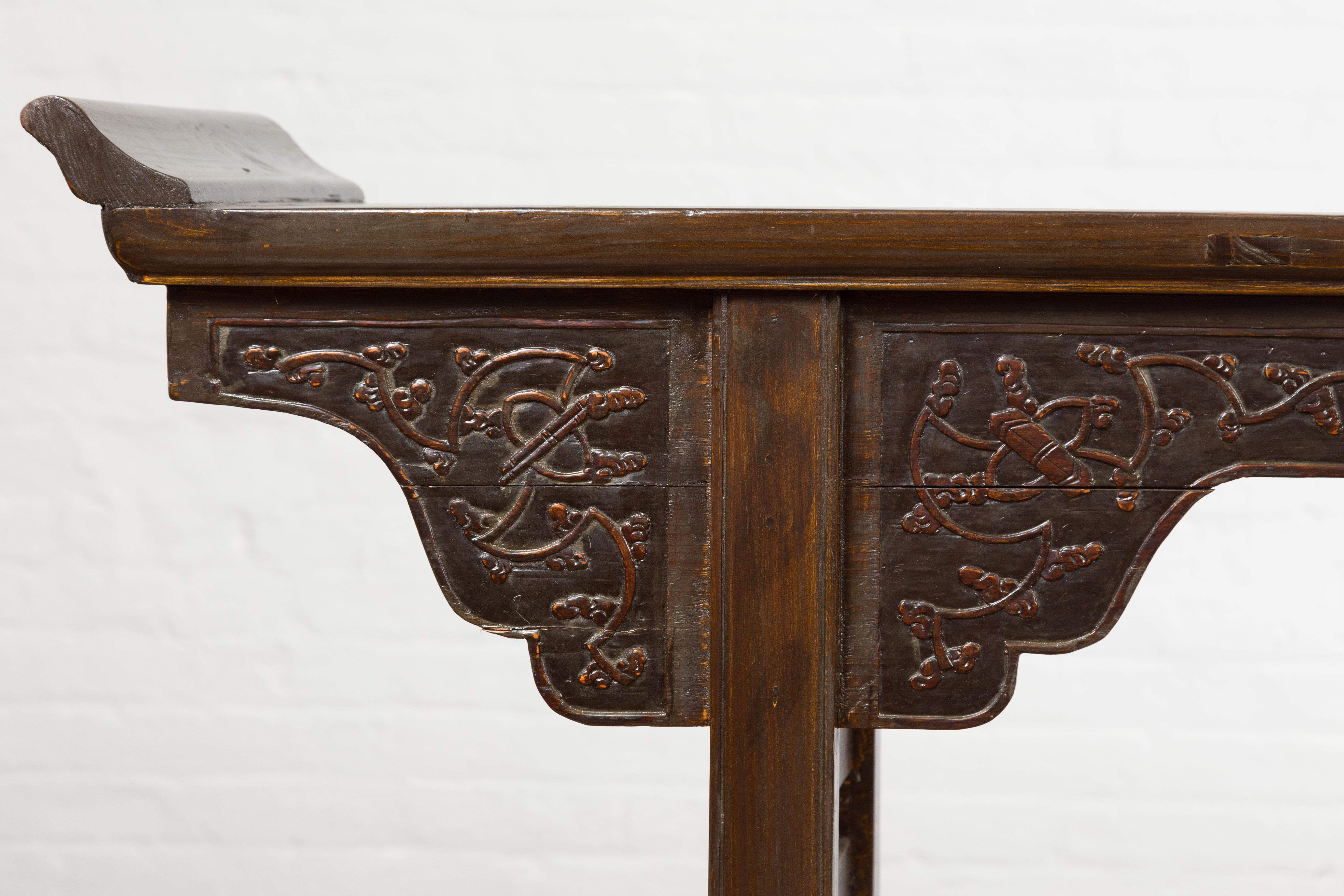 Chinese Qing Dynasty 19th Century Altar Console Table with Foliage-Carved Apron 3