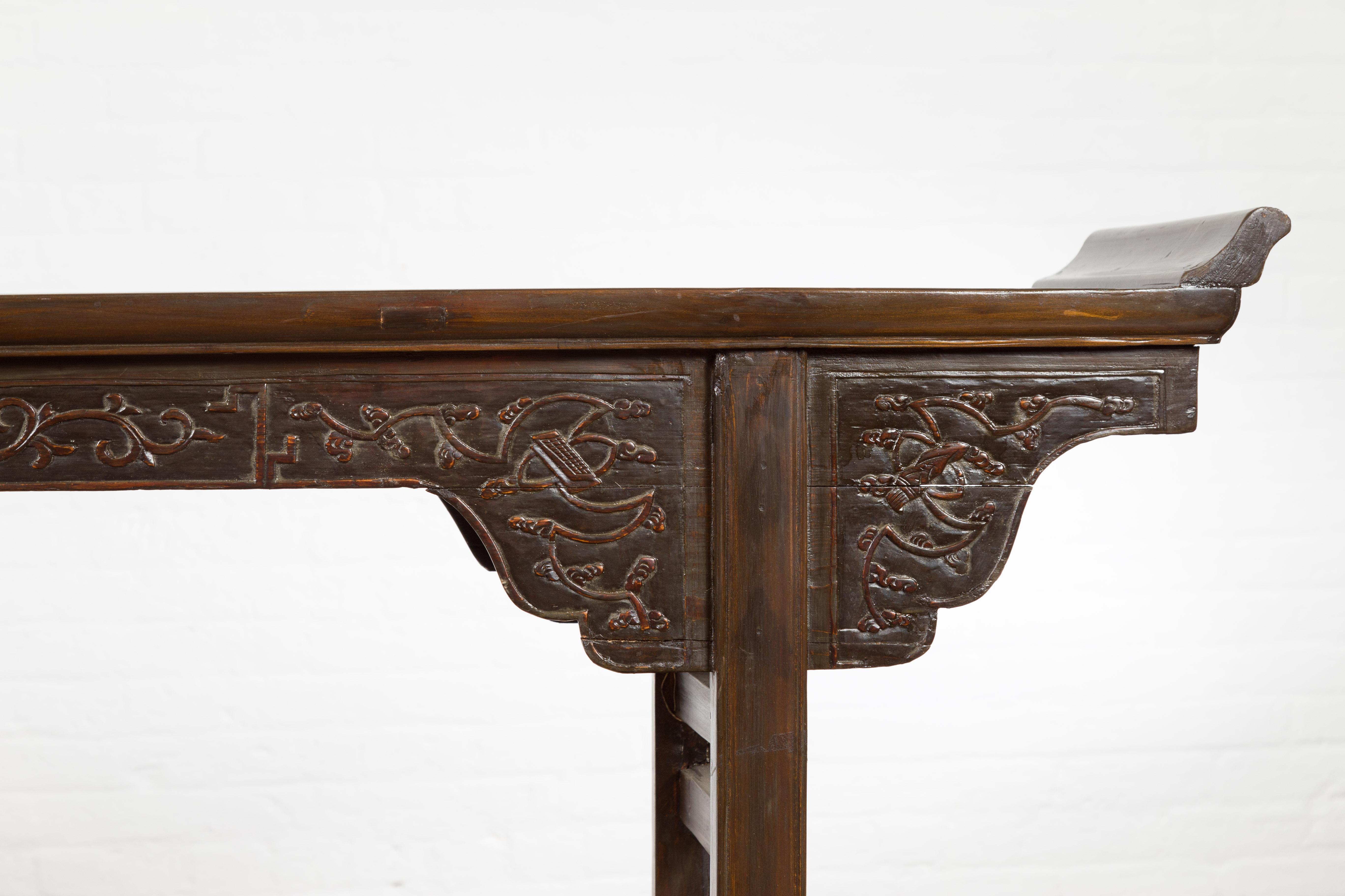 Chinese Qing Dynasty 19th Century Altar Console Table with Foliage-Carved Apron 4