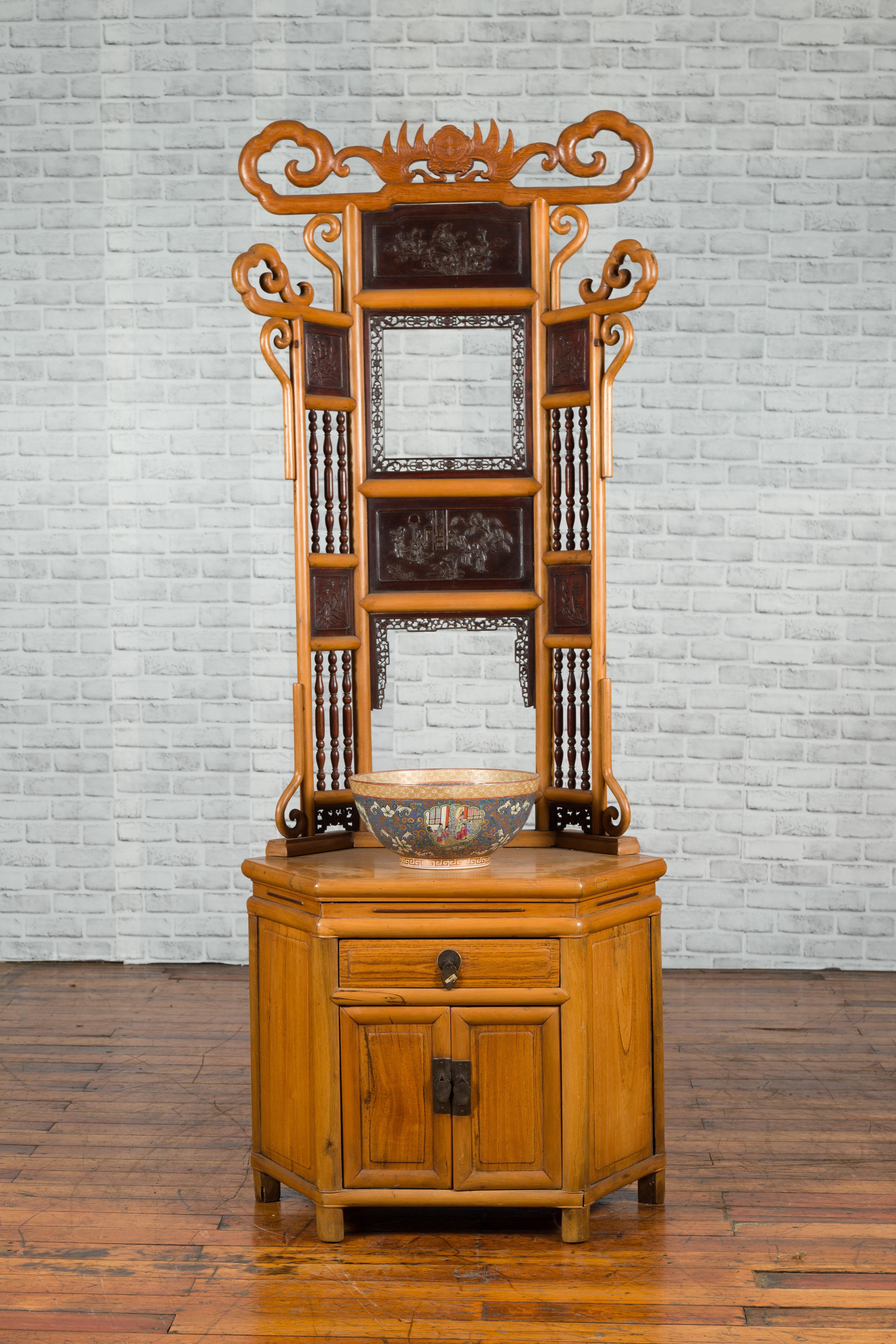Chinese Qing Dynasty 19th Century Bamboo Washstand with Lacquered Panels For Sale 8